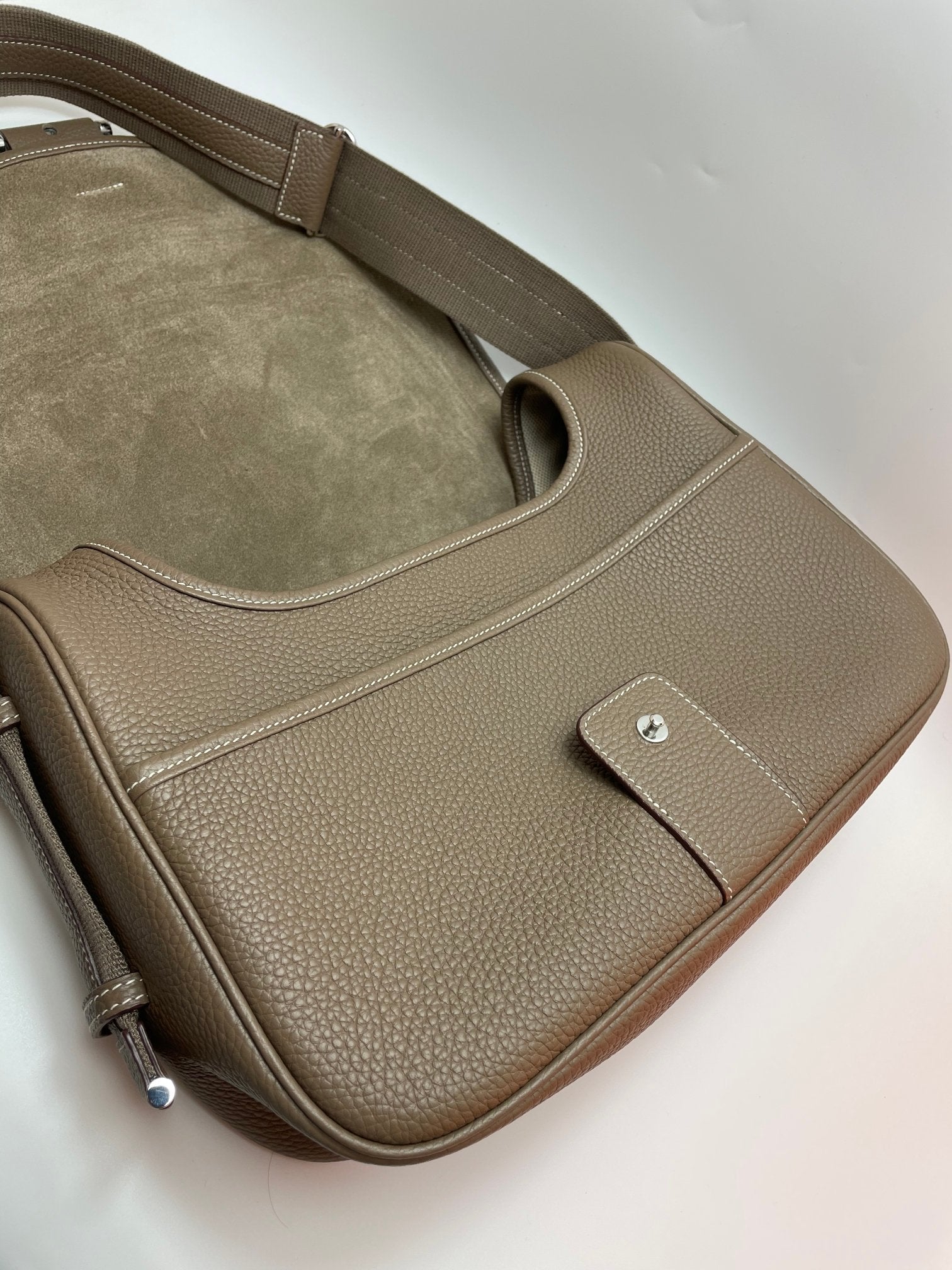 Hermès Jypsiere 28 Shoulder Bag - Taupe Clemence Leather with Palladium Hardware