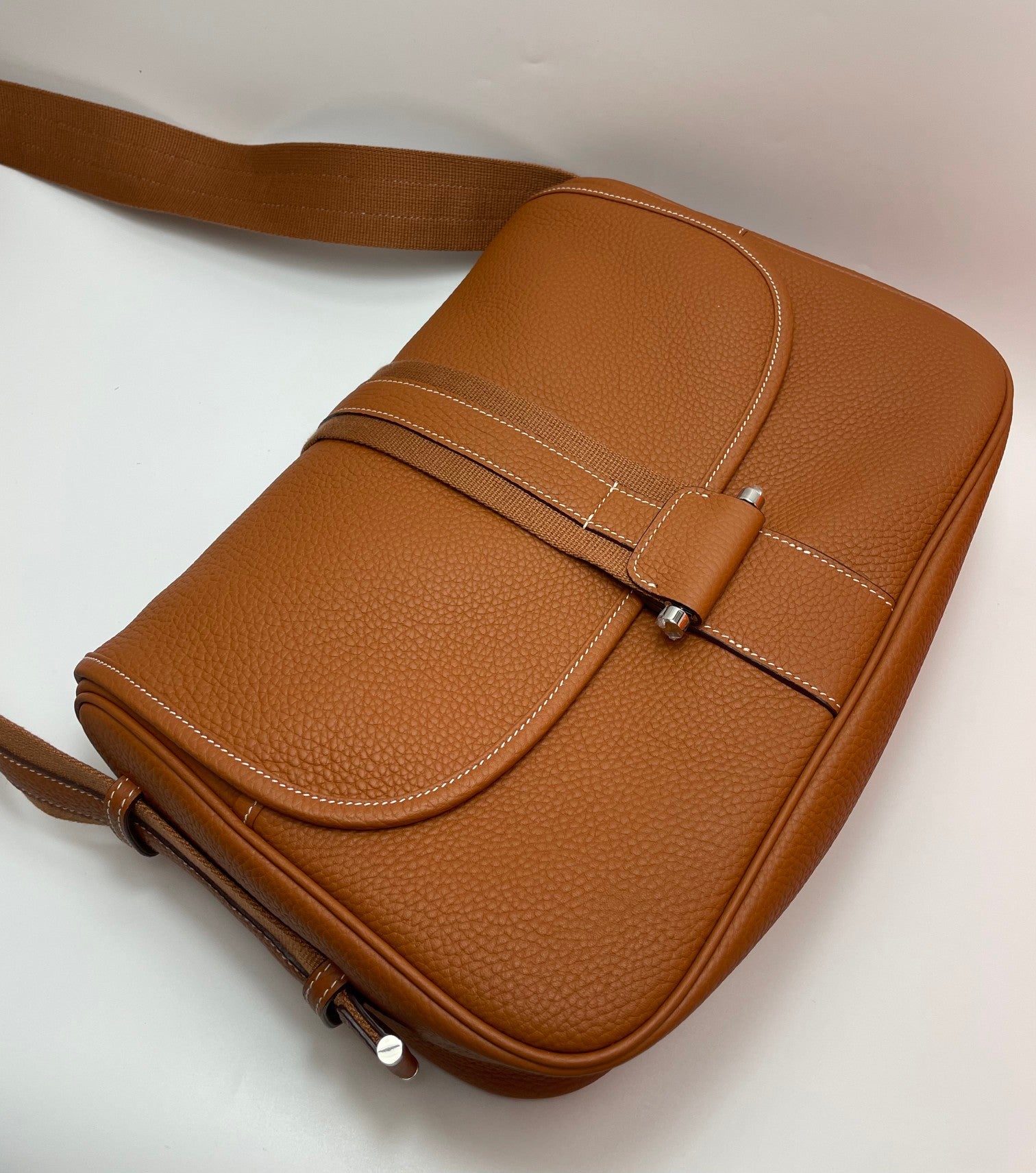 Hermès Jypsiere Style Leather Messenger Bag - Tan Brown