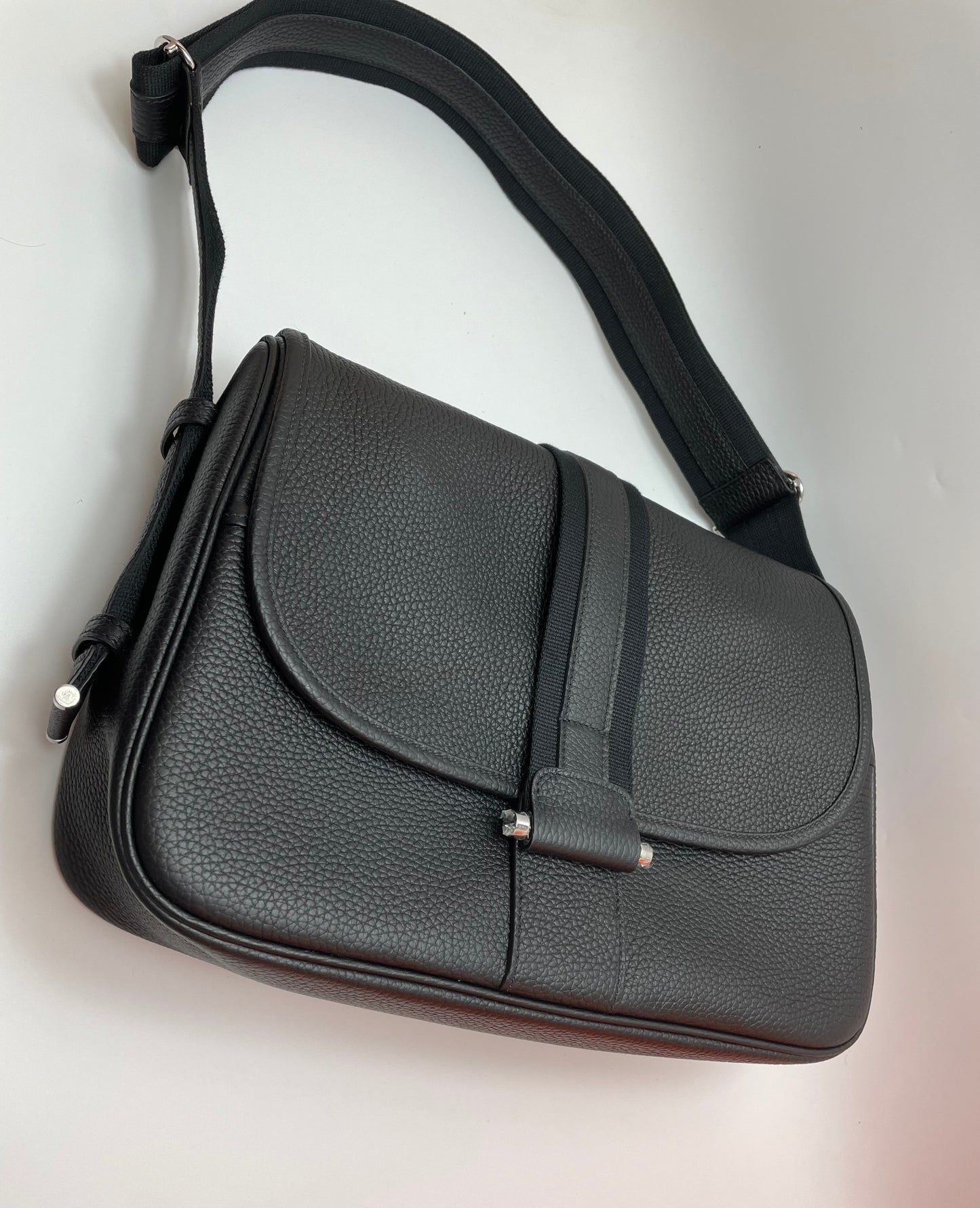 Hermès Black Leather Steve Light Messenger Bag