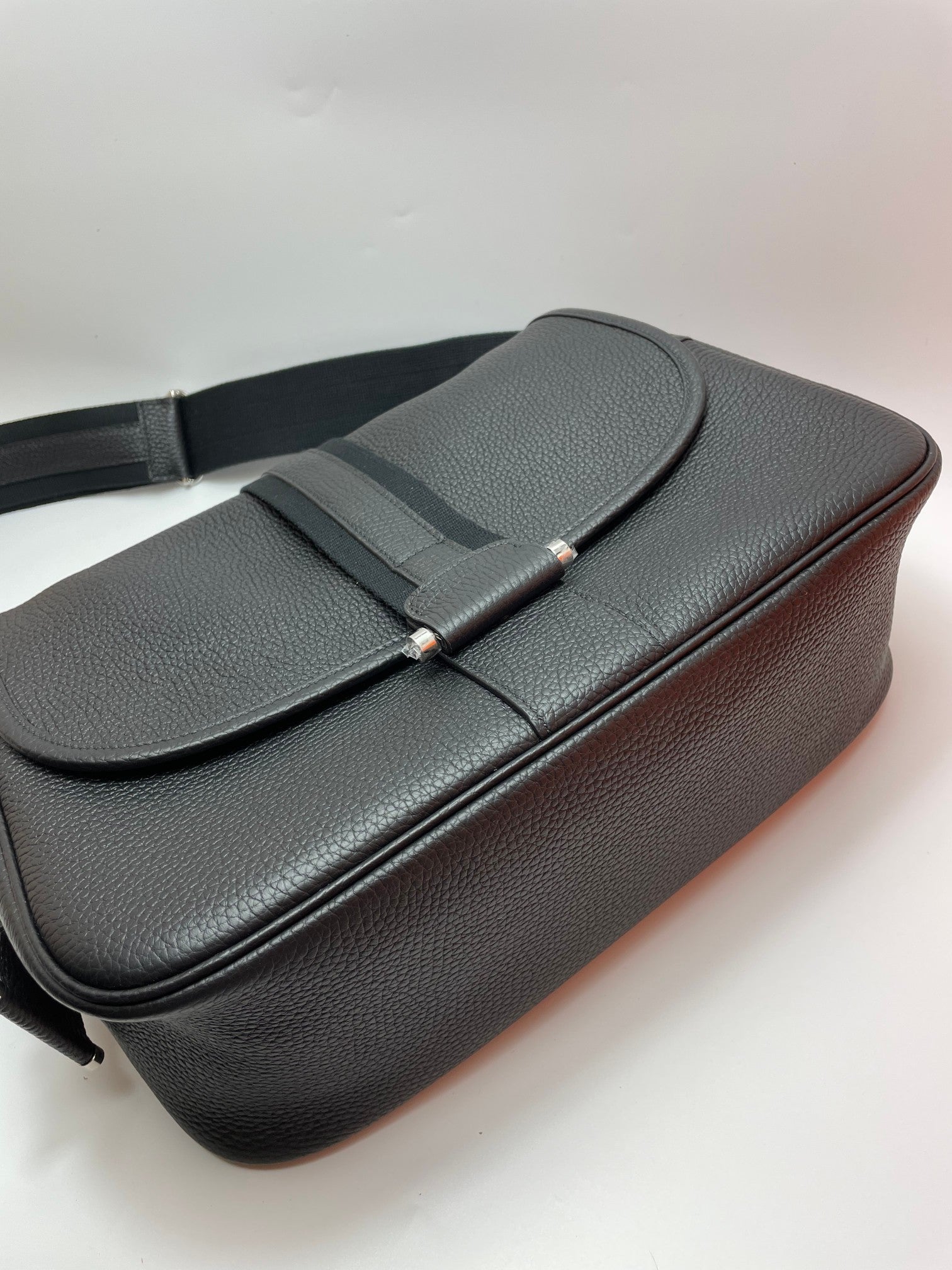 Hermès Black Leather Steve Light Messenger Bag