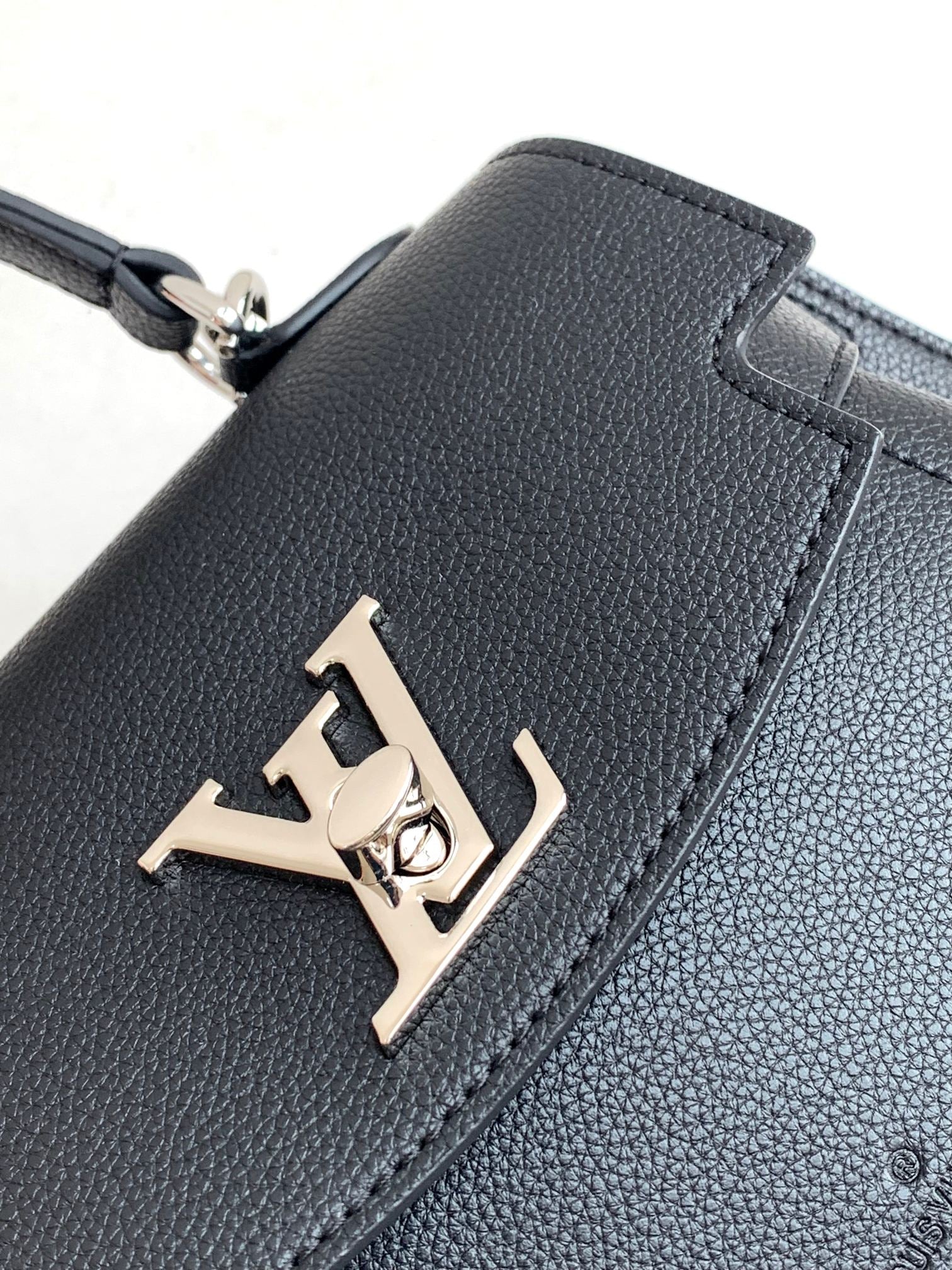 Louis Vuitton Capucines BB Black Taurillon Leather Handbag