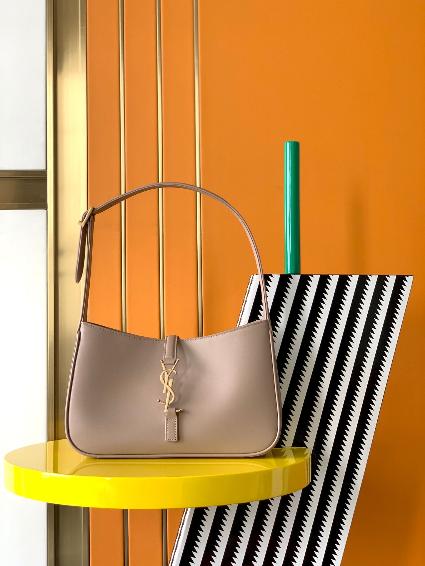Saint Laurent LE 5 À 7 Hobo Bag in Smooth Leather - Nude Beige