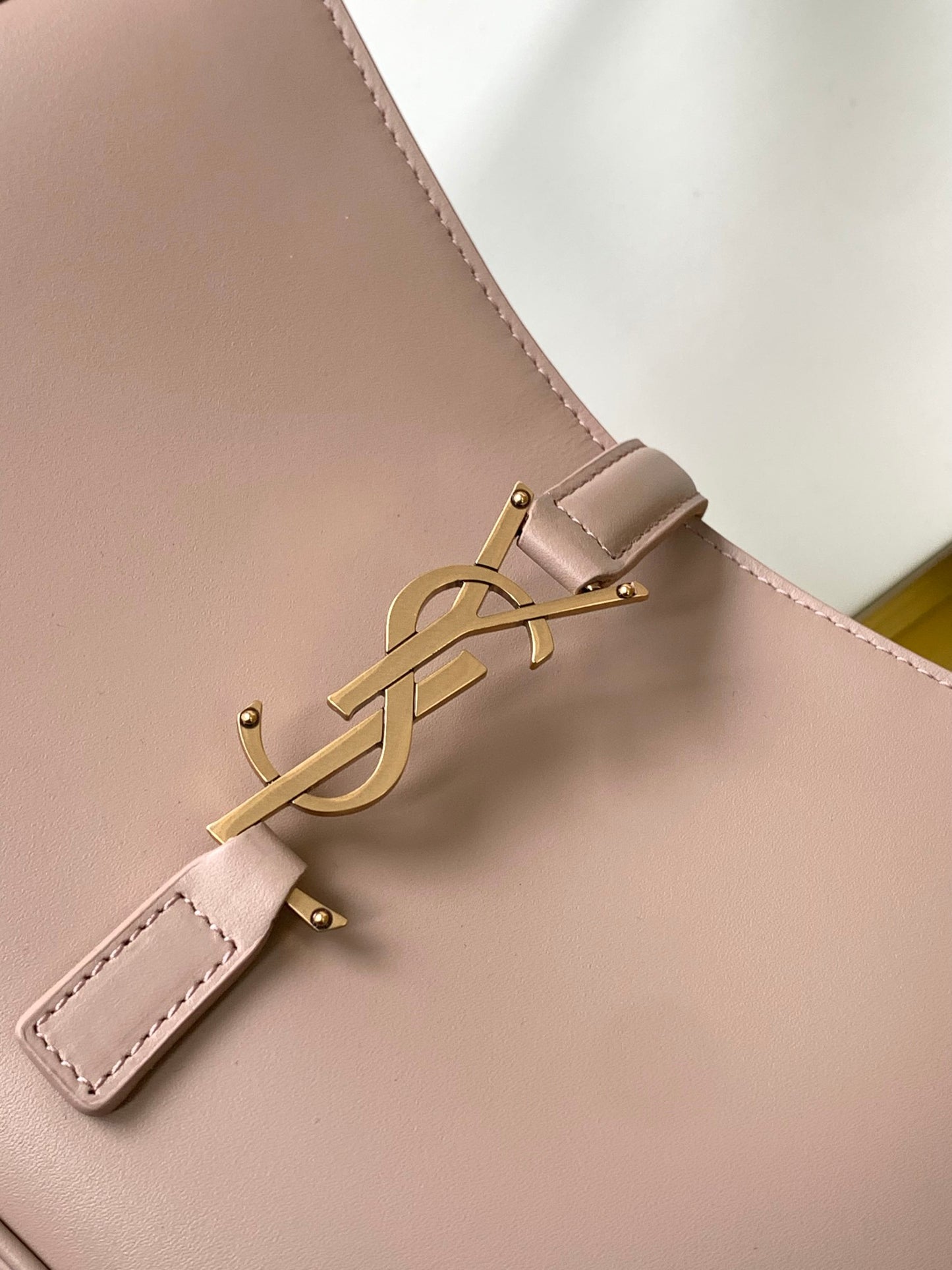Saint Laurent LE 5 À 7 Hobo Bag in Smooth Leather - Nude Beige