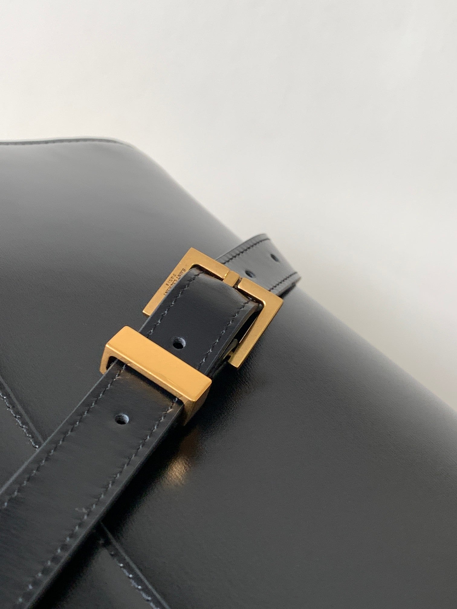 Two-Tone Cream and Black Leather Shoulder Bag with Gold Hardware