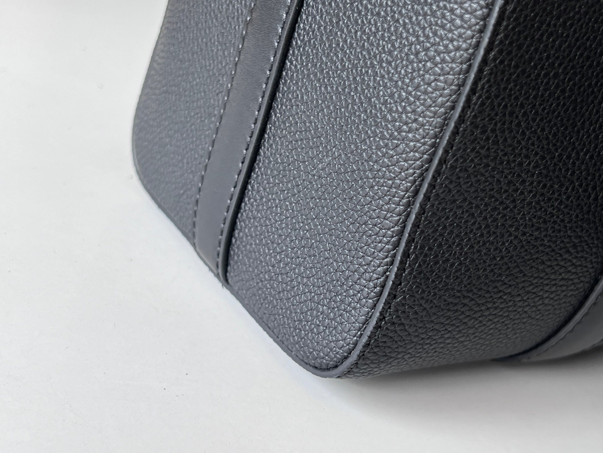 Louis Vuitton City Keepall Aerogram - Black Grained Calfskin Crossbody Bag