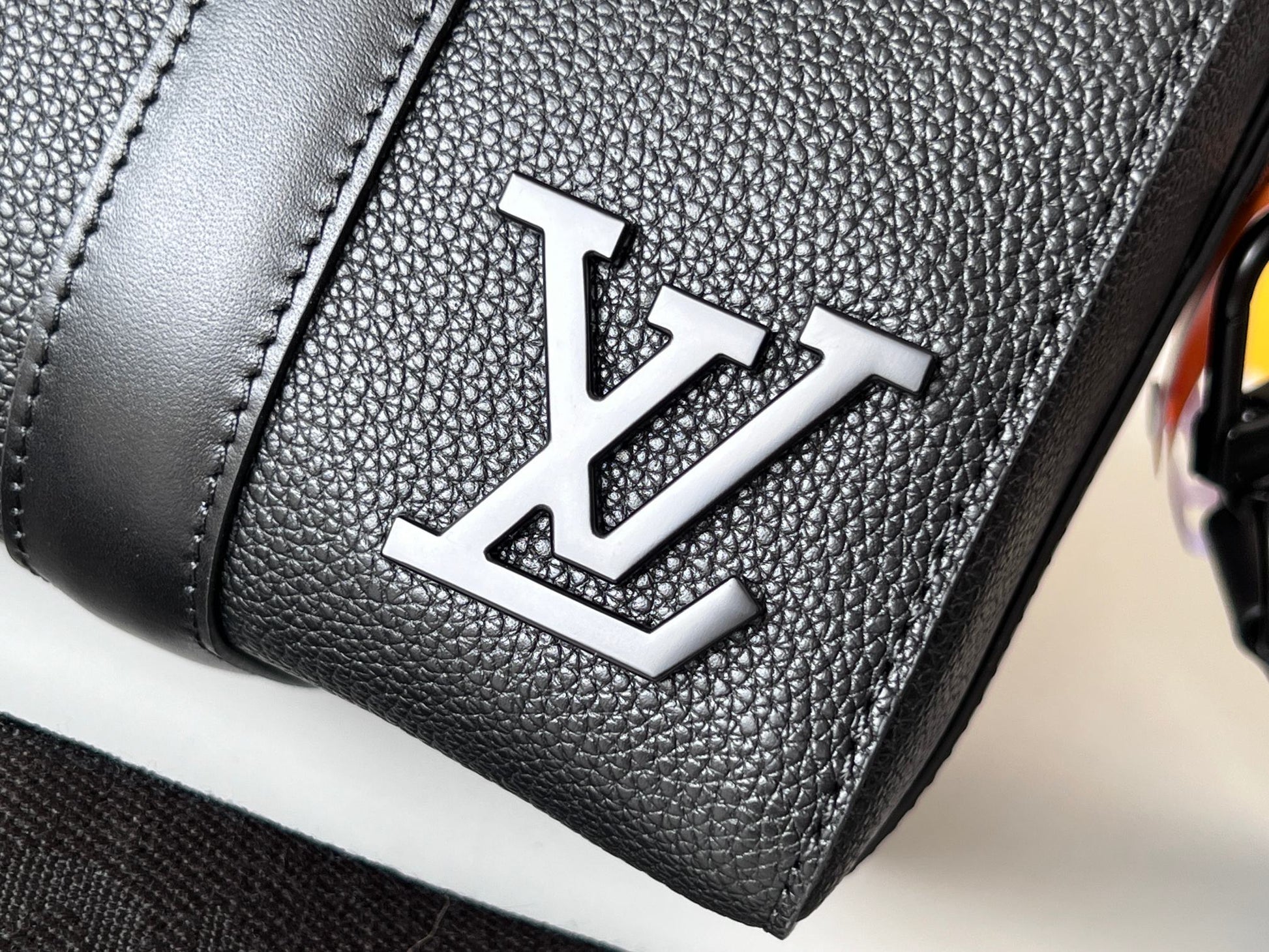 Louis Vuitton City Keepall Aerogram - Black Grained Calfskin Crossbody Bag