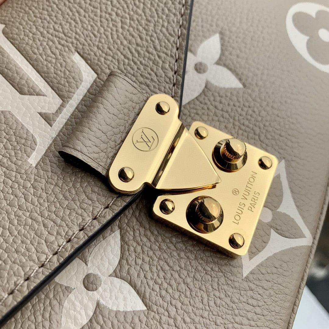 Louis Vuitton Pochette Métis East West - Monogram Empreinte Leather - Tourterelle/Crème