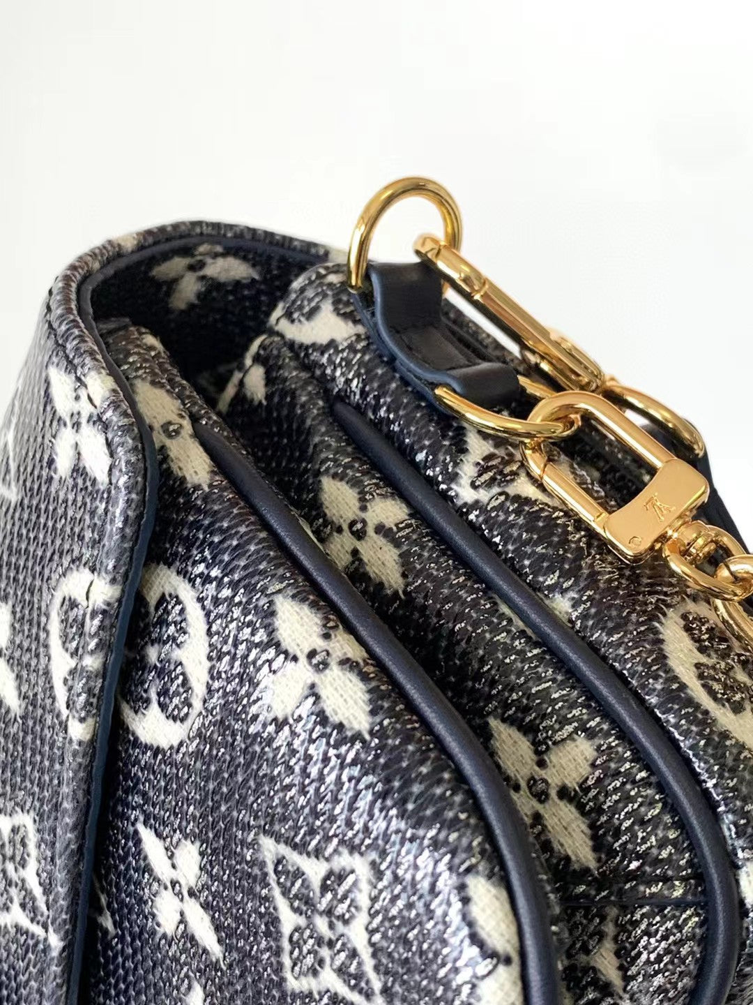 Louis Vuitton Pochette Metis East West Monogram Empreinte Navy Blue Leather Crossbody Bag