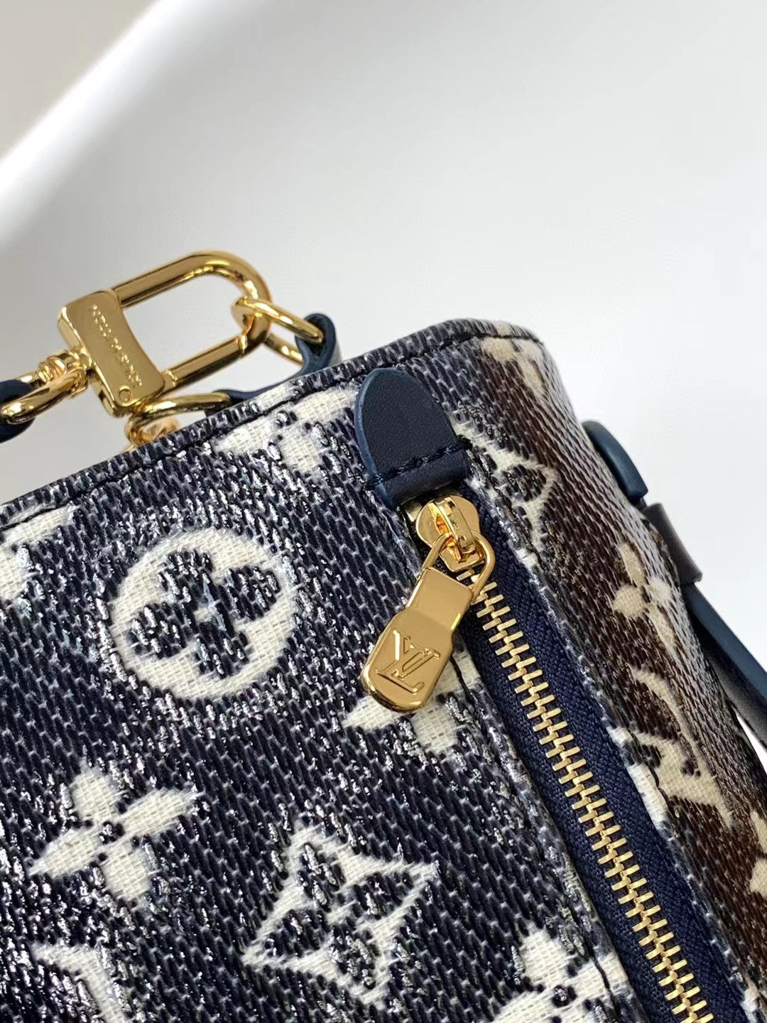 Louis Vuitton Pochette Metis East West Monogram Empreinte Navy Blue Leather Crossbody Bag