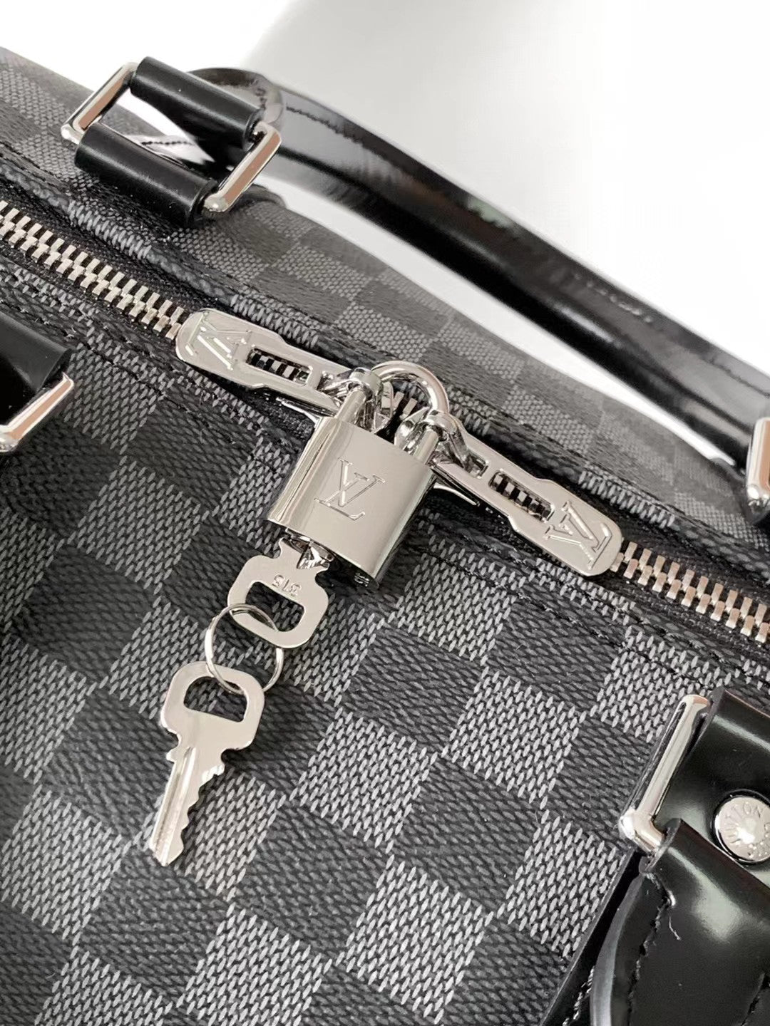 Luxury Damier Graphite Checkered Duffle Travel Bag - Black &amp; Grey Large Weekender