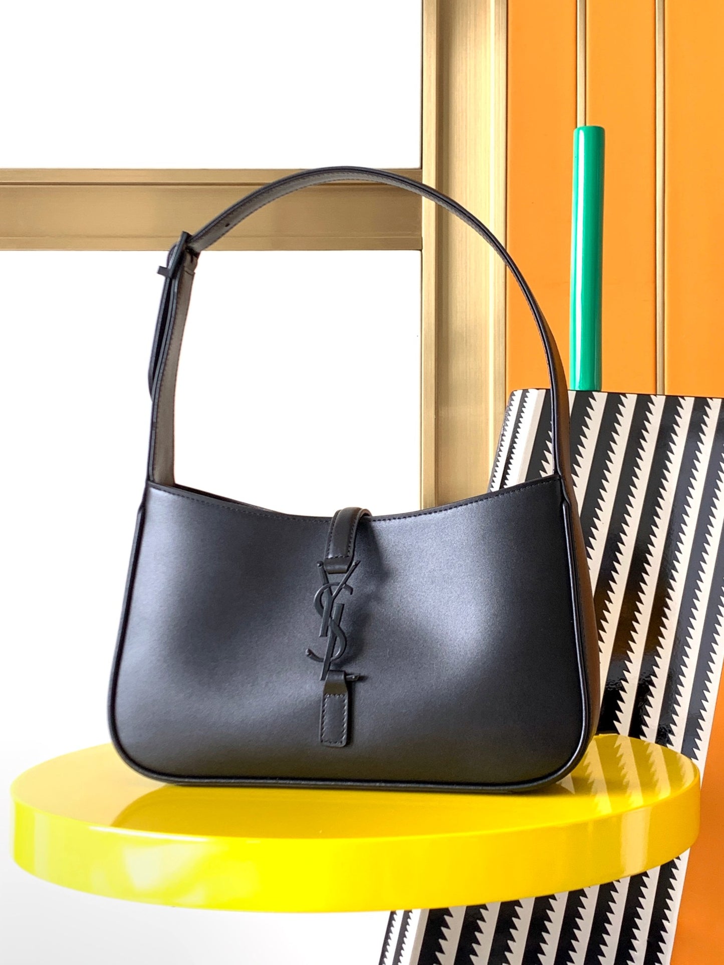 Saint Laurent Le 5 à 7 Leather Hobo Bag - Black