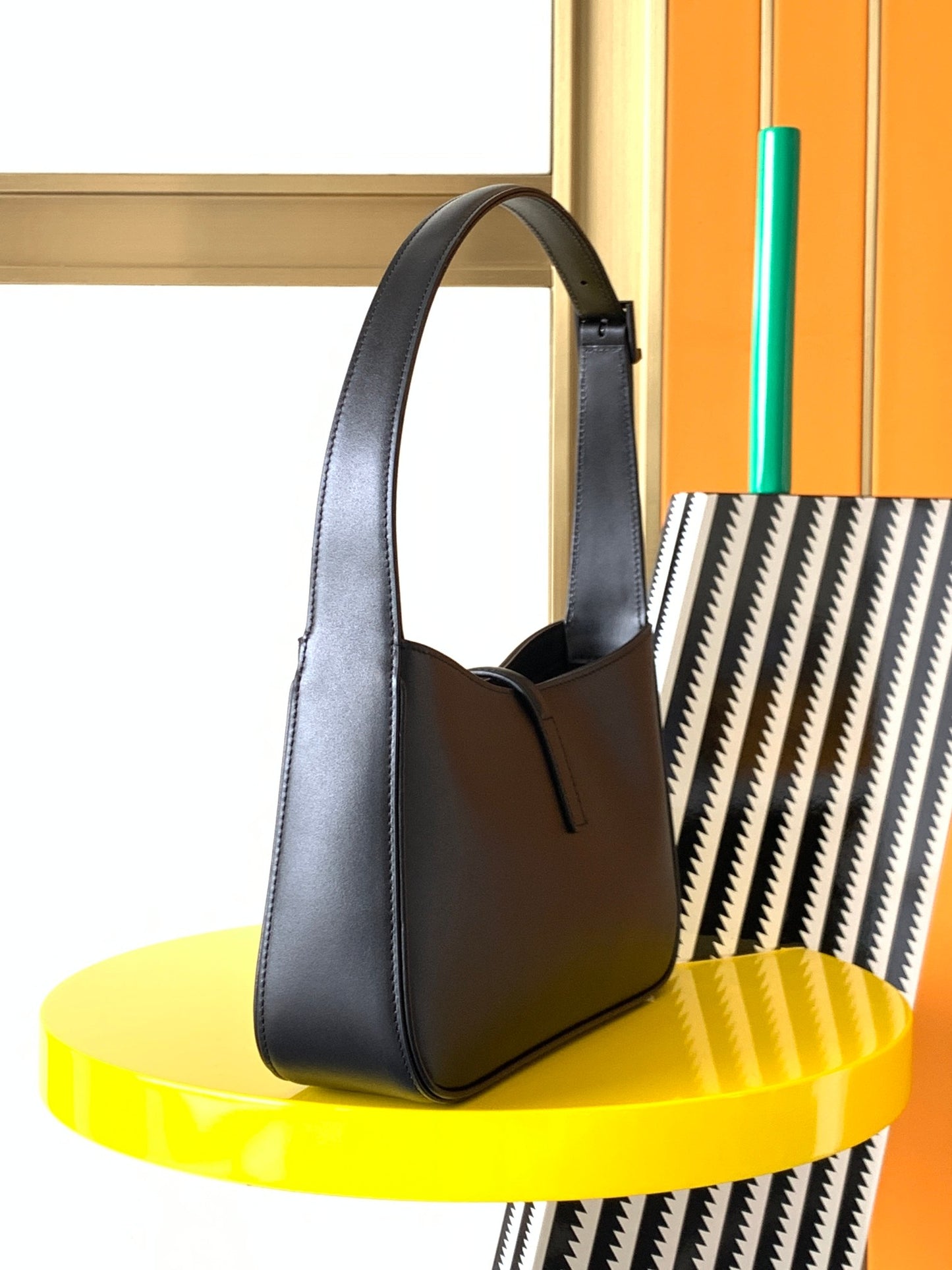 Saint Laurent Le 5 à 7 Leather Hobo Bag - Black