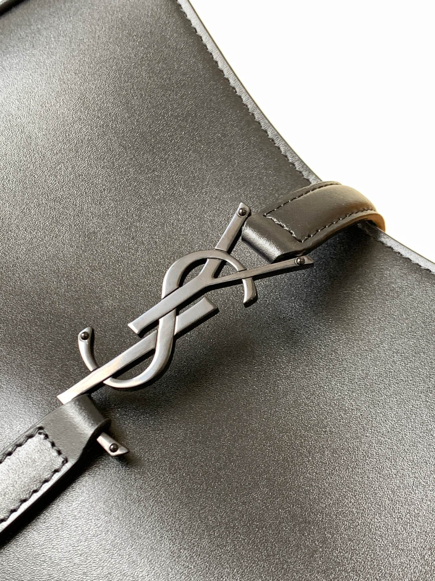 Saint Laurent Le 5 à 7 Leather Hobo Bag - Black