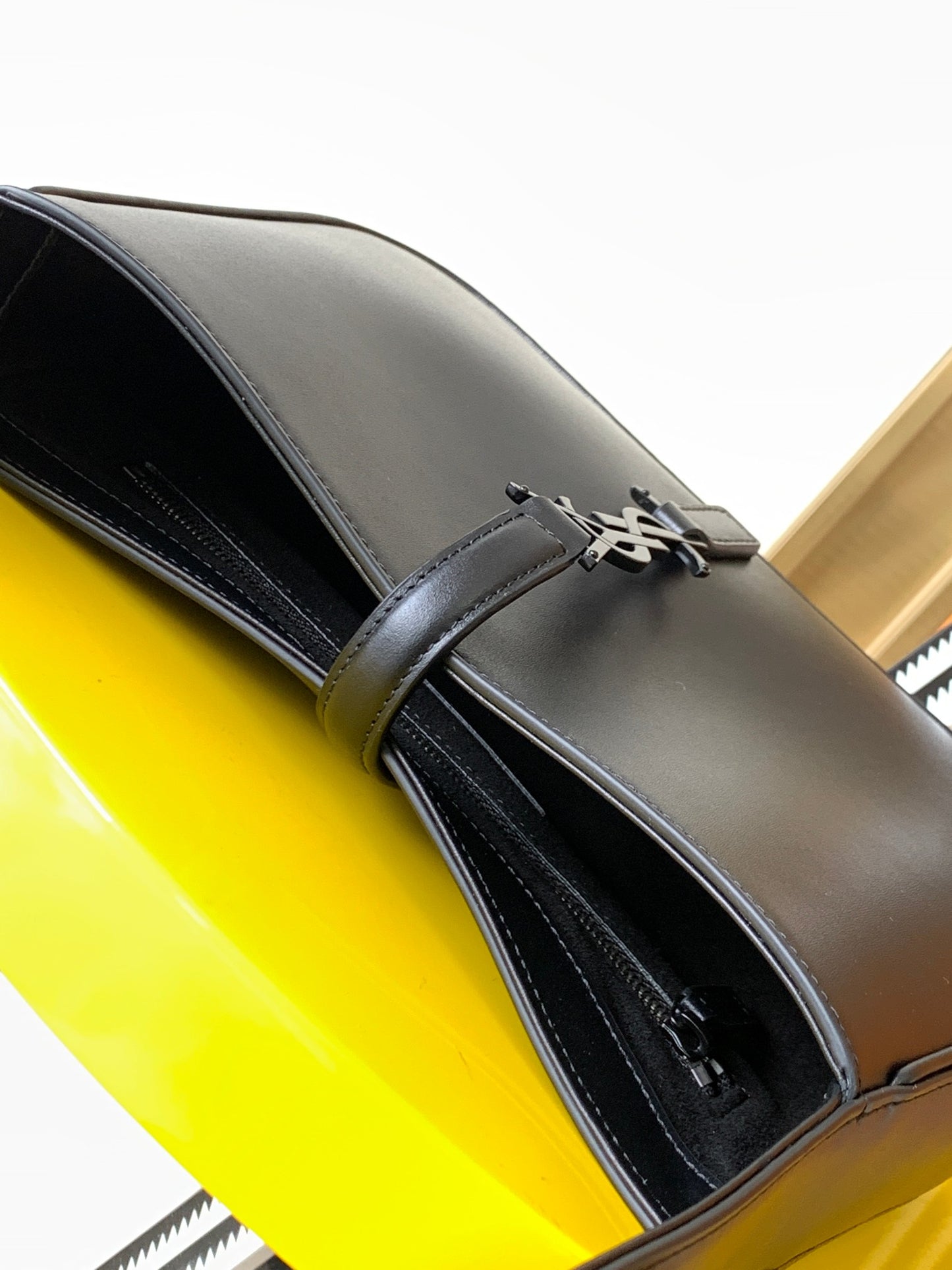 Saint Laurent Le 5 à 7 Leather Hobo Bag - Black