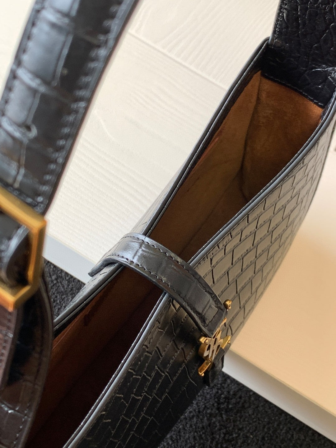 Saint Laurent Le 5 à 7 Crocodile-Embossed Leather Hobo Bag - Black