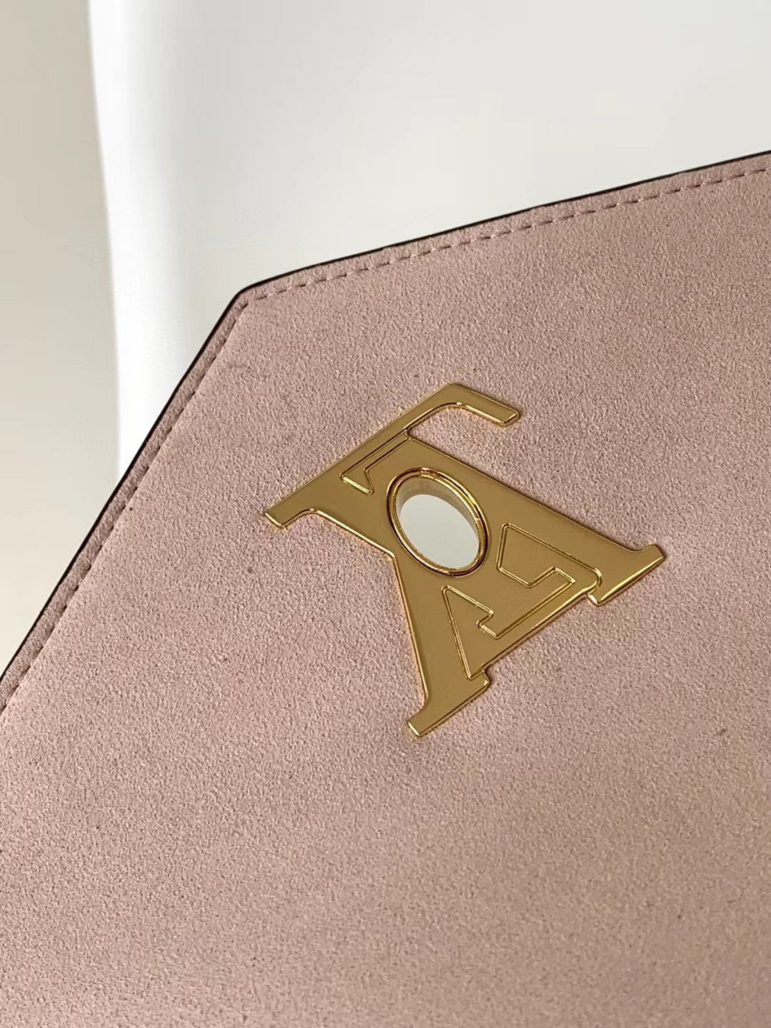 Louis Vuitton Vavin PM Shoulder Bag - Cream and Pink Leather