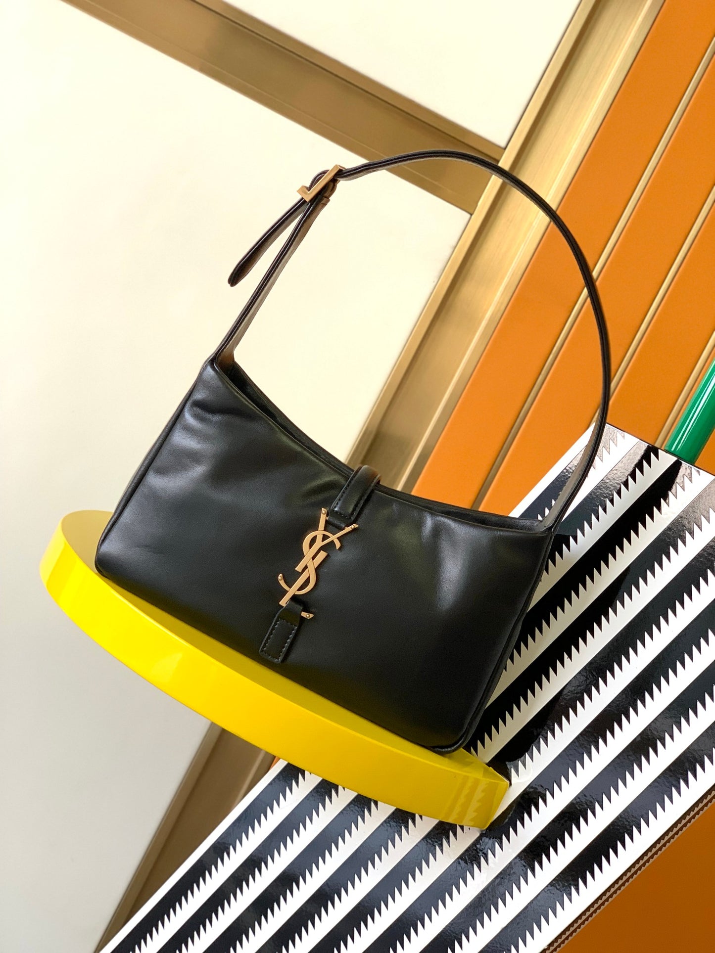 Saint Laurent Le 5 à 7 Hobo Bag in Smooth Leather - Black