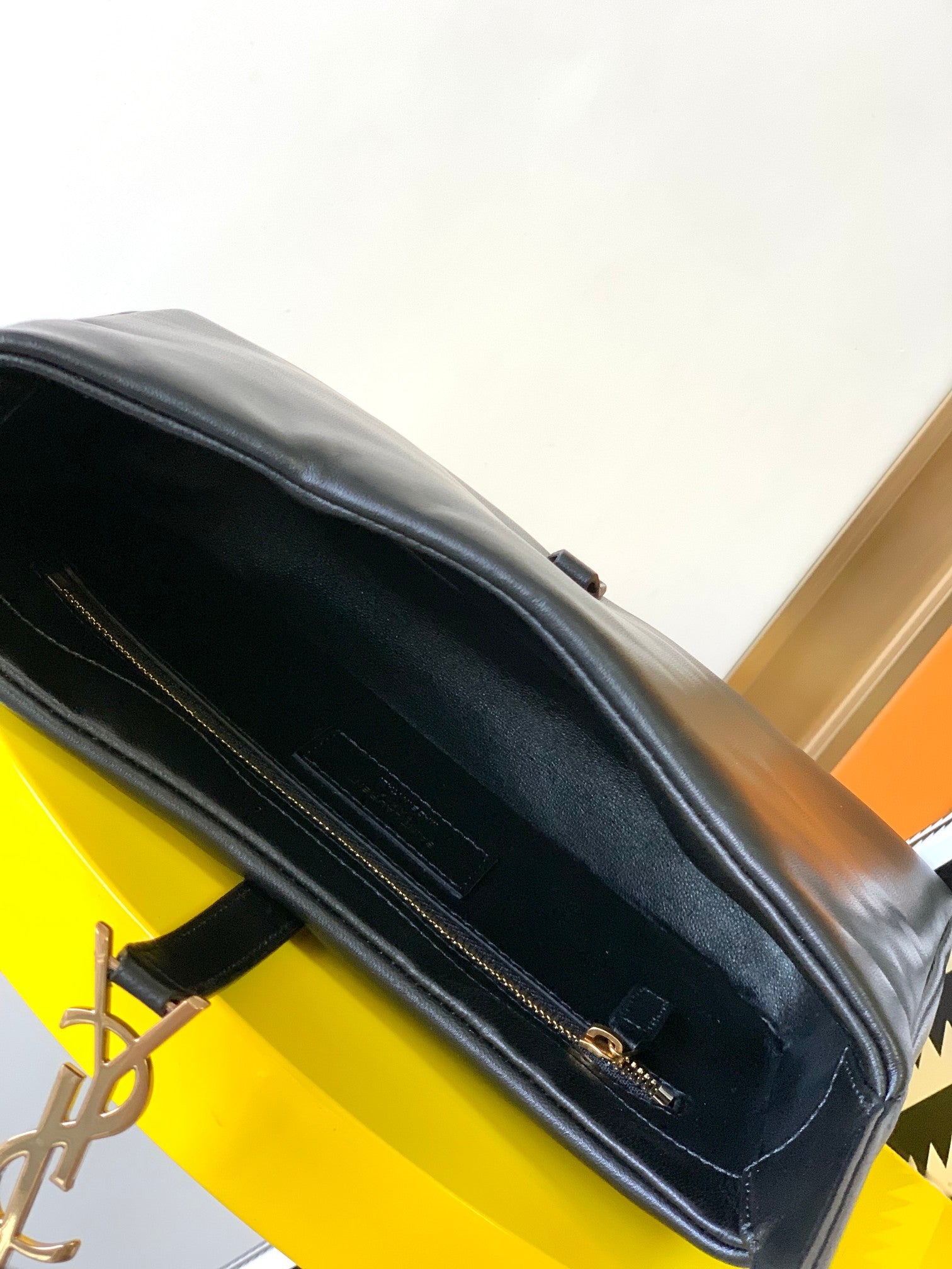 Saint Laurent Le 5 à 7 Hobo Bag in Smooth Leather - Black