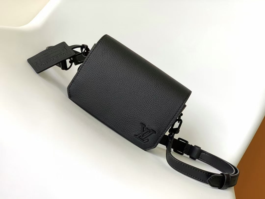 Louis Vuitton Steamer Wearable Wallet - Black Taiga Leather Crossbody Bag