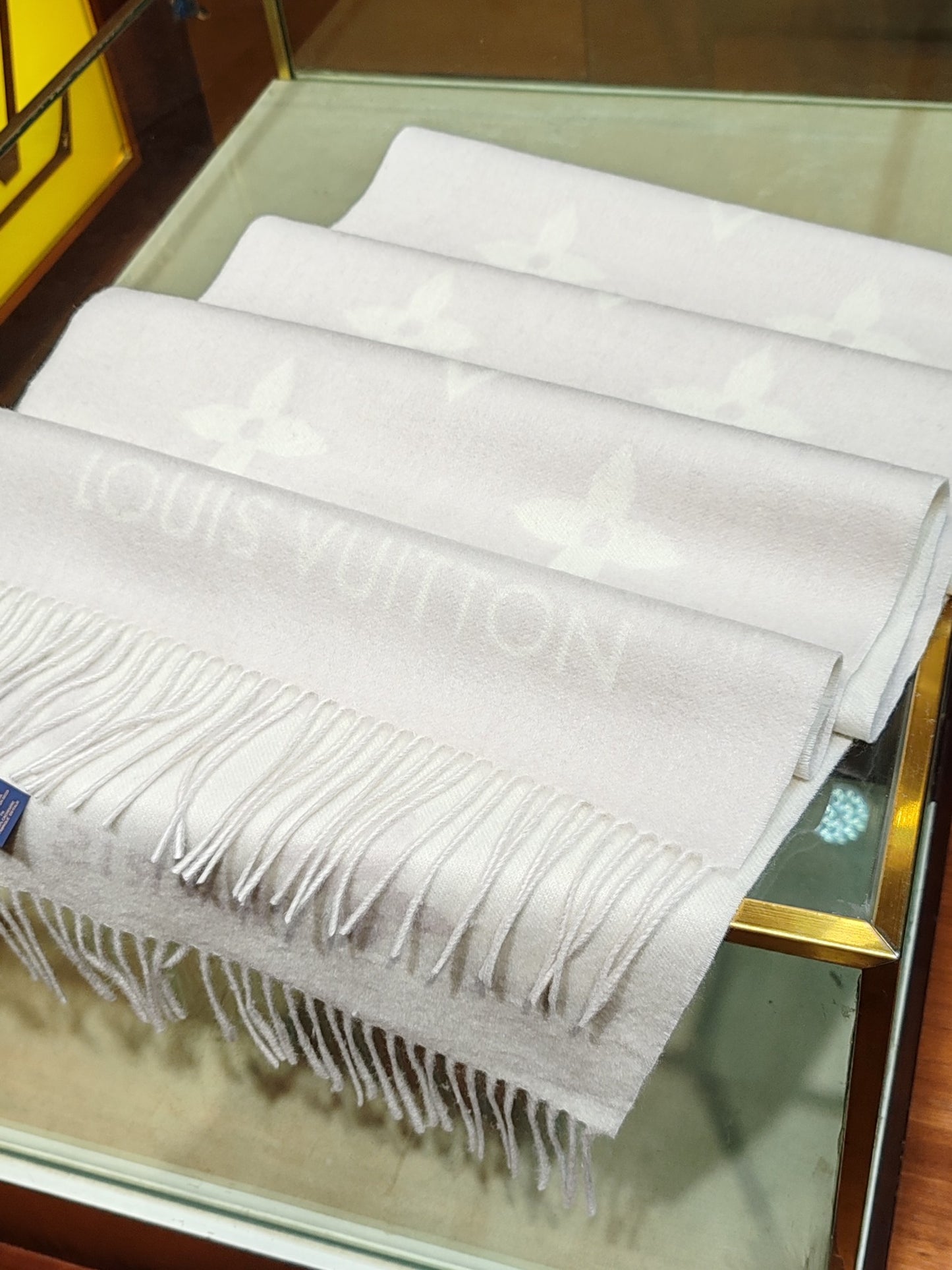 Louis Vuitton Reykjavik Scarf 100% Cashmere Monogram Beige Cream Luxury Women's Wrap