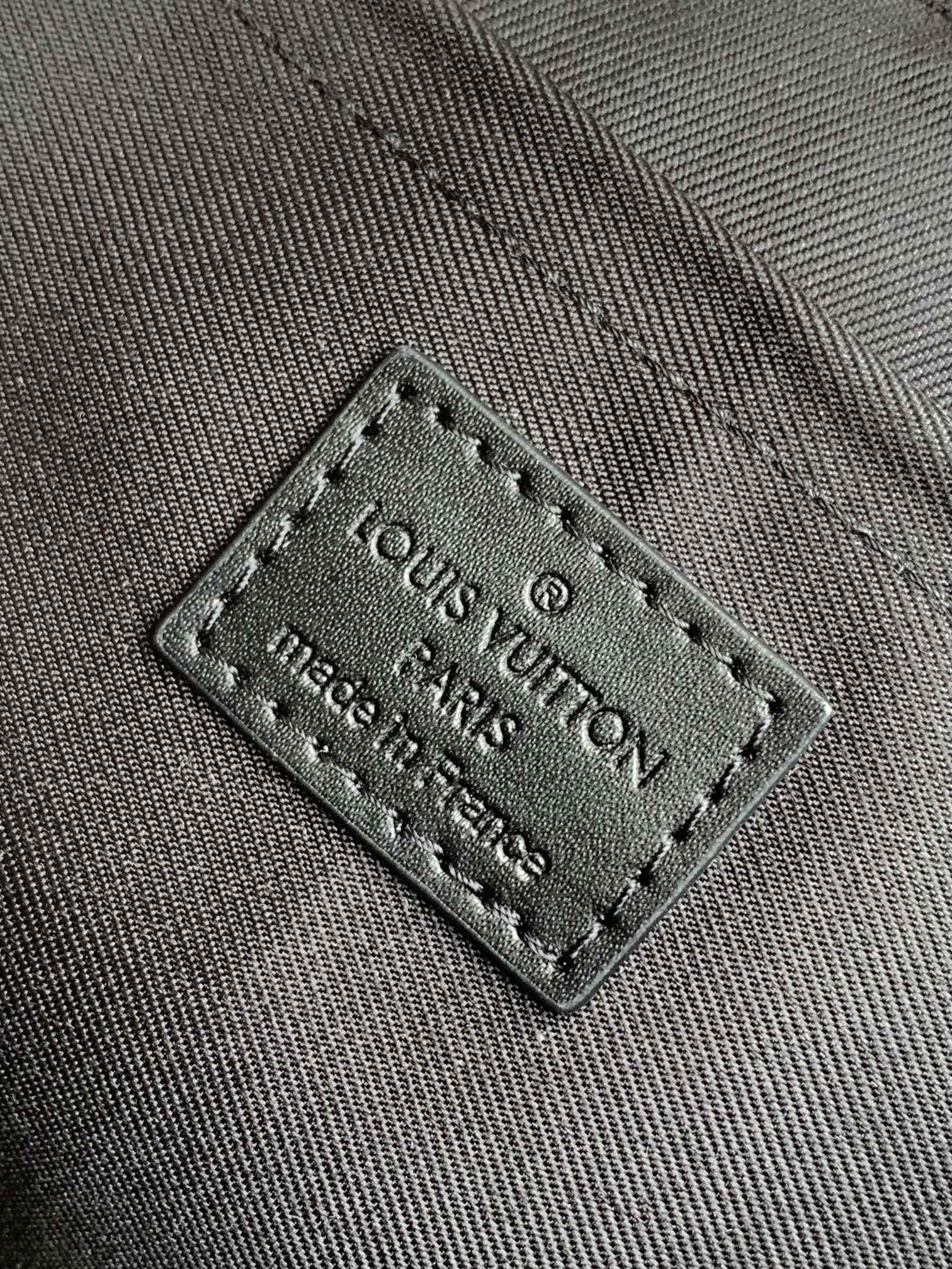 Louis Vuitton Steamer Wearable Wallet - Black Monogram Taurillon Leather