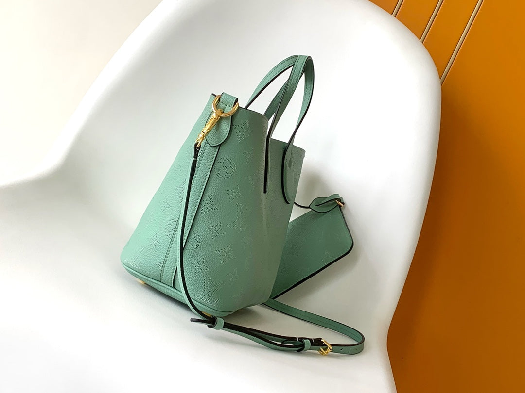 Louis Vuitton Hina PM Mahina Leather Handbag - Vert Lagon