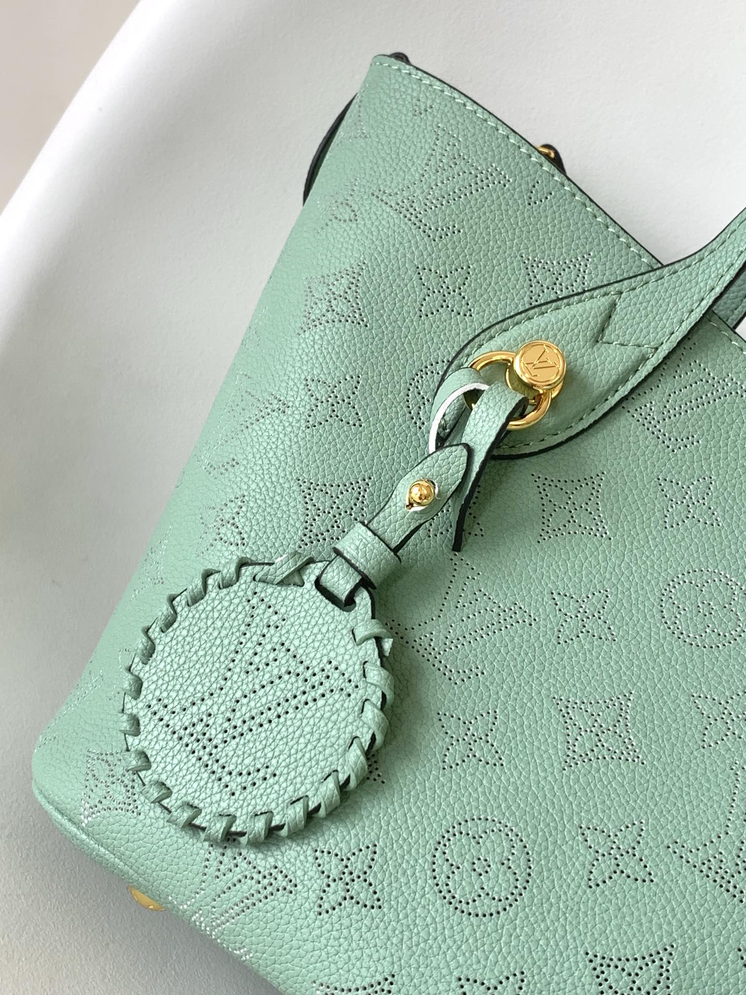 Louis Vuitton Hina PM Mahina Leather Handbag - Vert Lagon