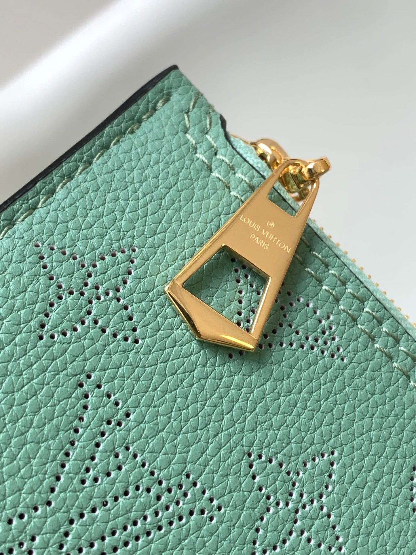 Louis Vuitton Hina PM Mahina Leather Handbag - Vert Lagon