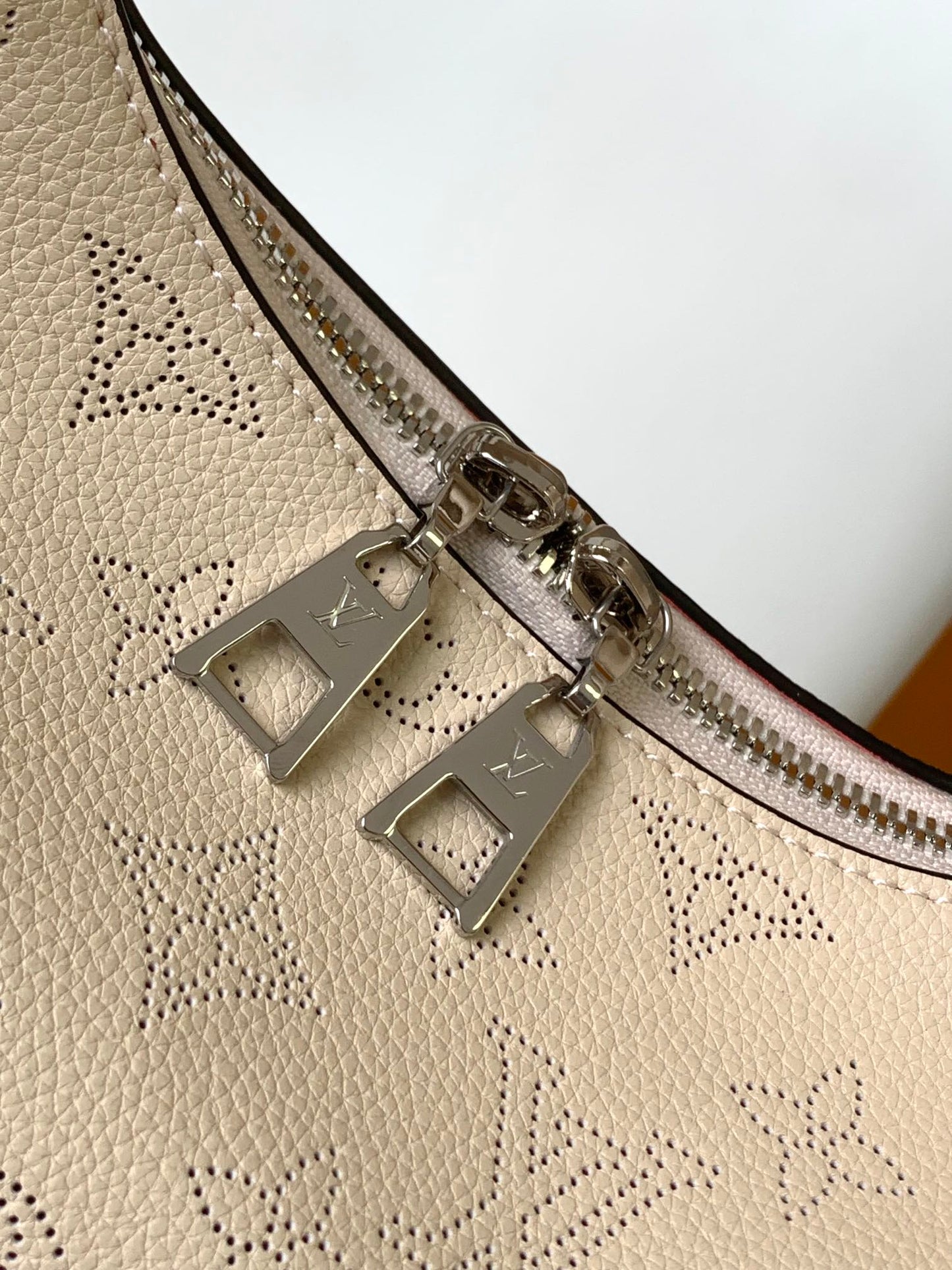 Louis Vuitton Over the Moon Mahina Leather Handbag - Quartz