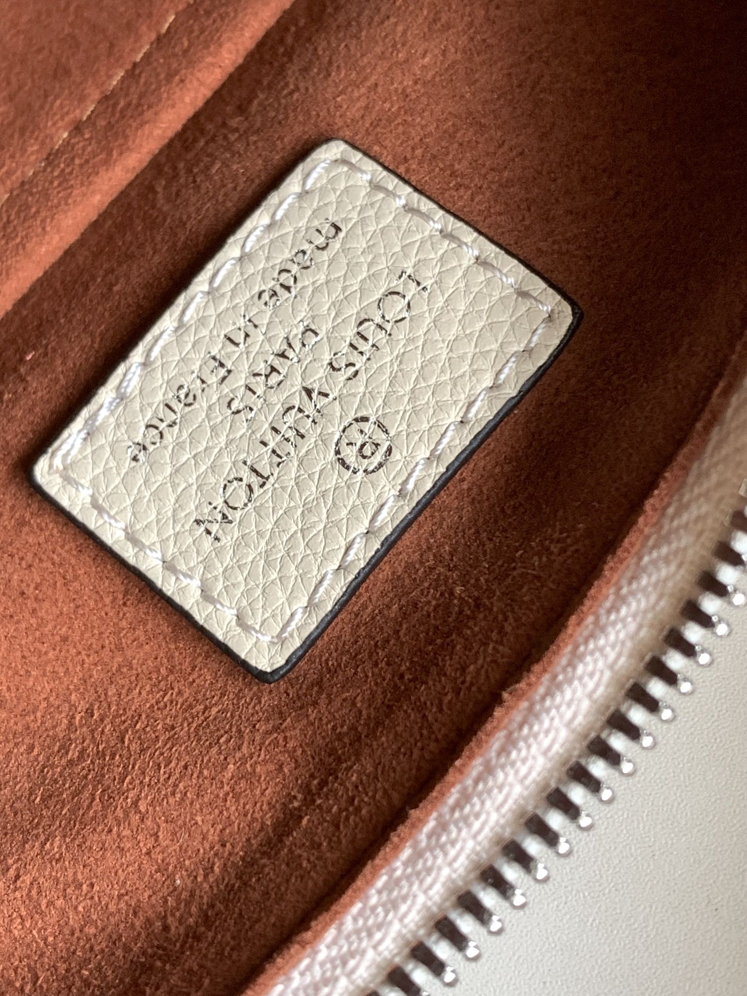 Louis Vuitton Over the Moon Mahina Leather Handbag - Quartz