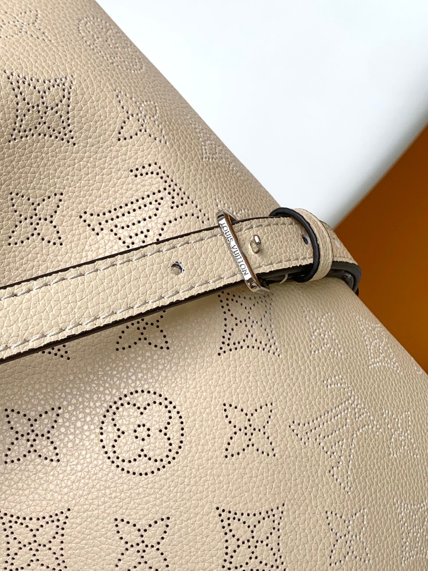 Louis Vuitton Over the Moon Mahina Leather Handbag - Quartz