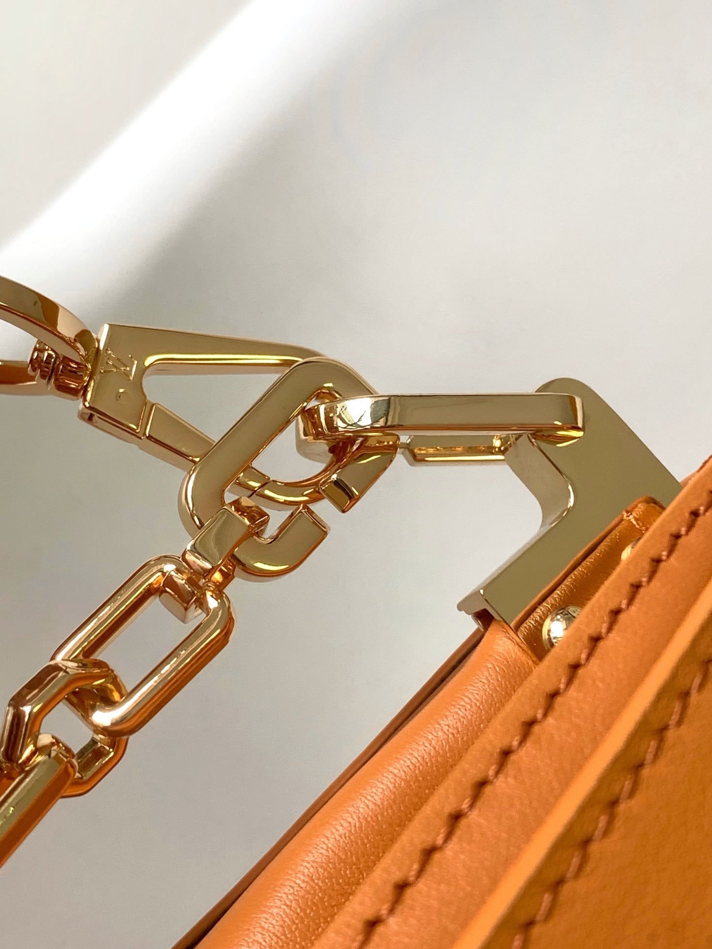 Louis Vuitton Elegant Tan Leather Crossbody Shoulder Bag with Gold Chain