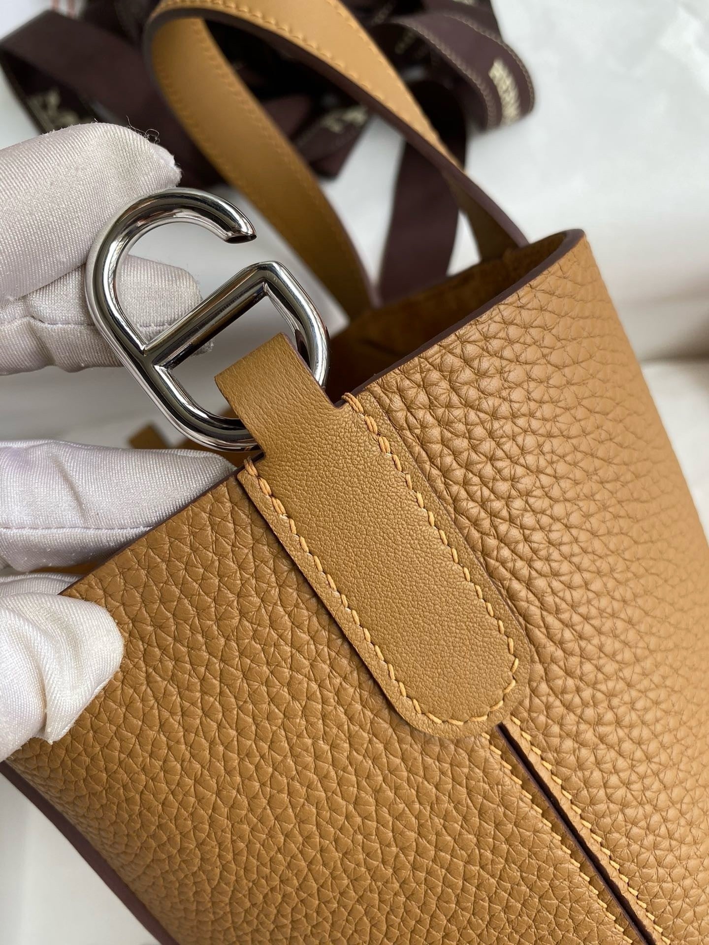 Hermès In-the-Loop 18 Bag - Gold Clemence Leather Handbag