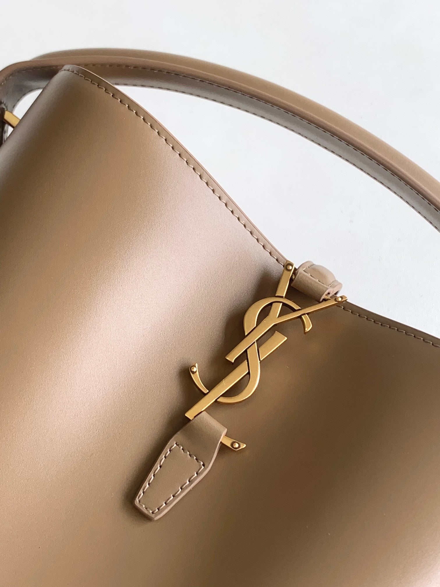 Saint Laurent LE 5 À 7 Small Leather Bucket Bag in Taupe