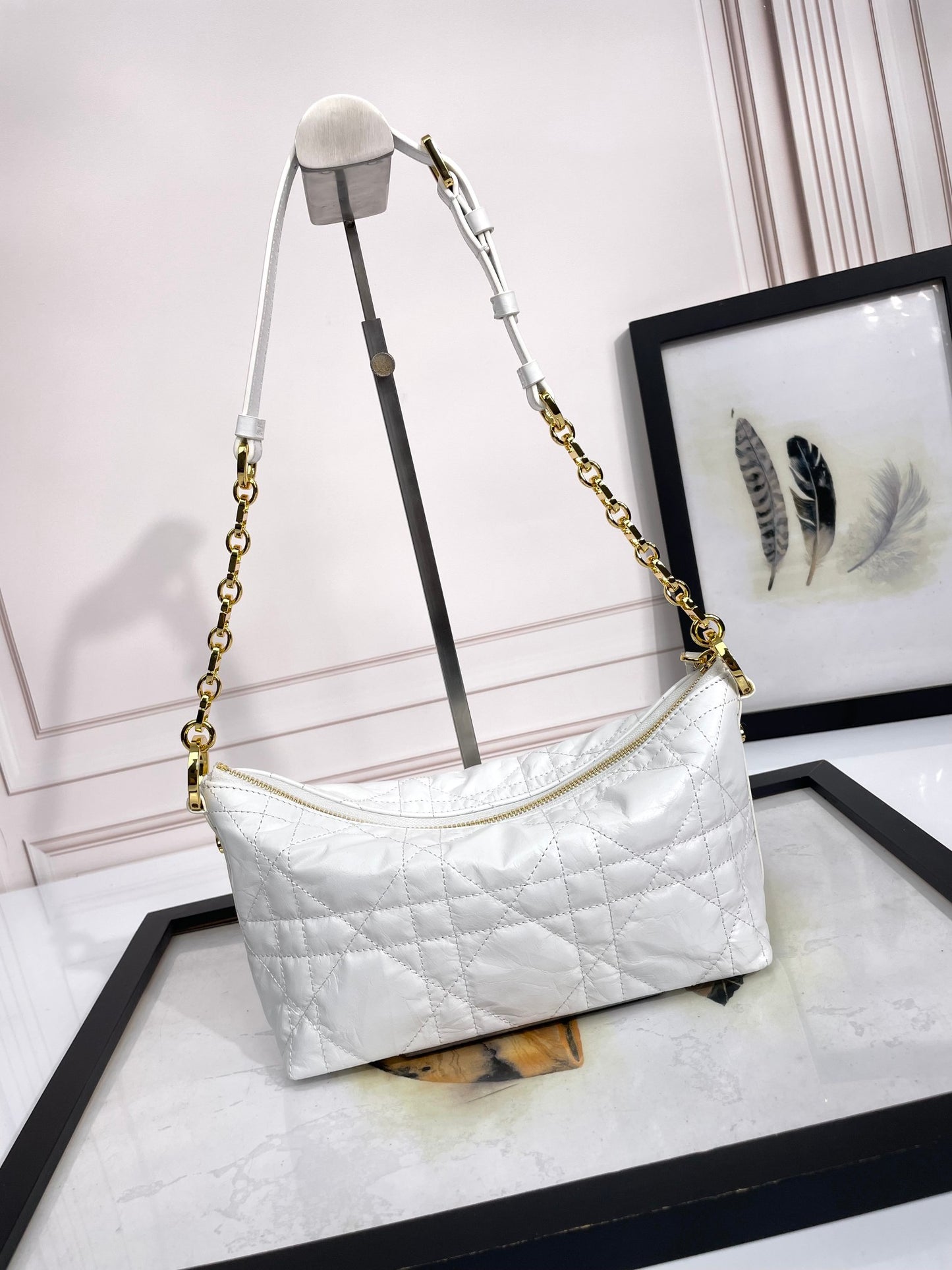 Elegant White Quilted Shoulder Bag with Gold-Tone Chain Strap - Chic Hobo Style