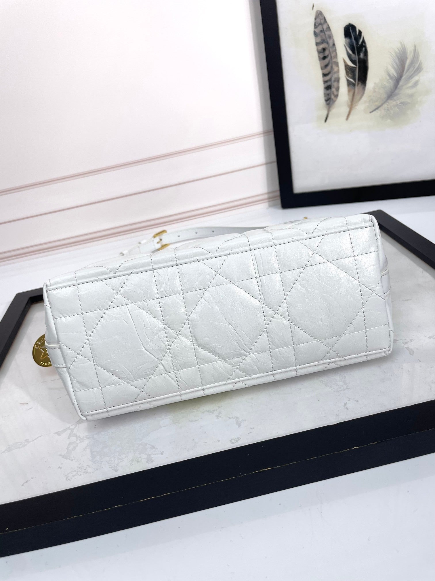 Elegant White Quilted Shoulder Bag with Gold-Tone Chain Strap - Chic Hobo Style