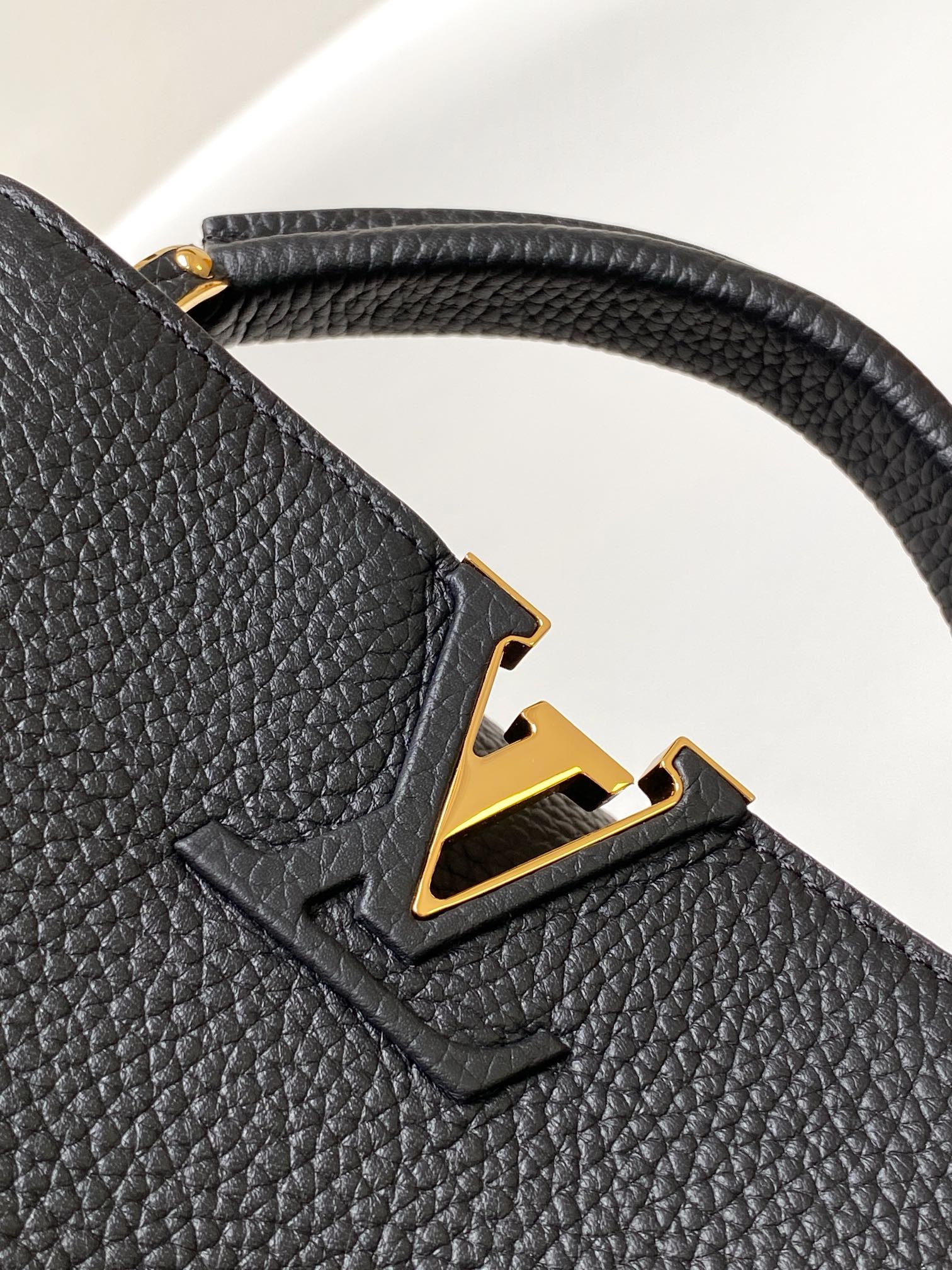 Louis Vuitton Capucines BB Taurillon Leather Handbag - Black