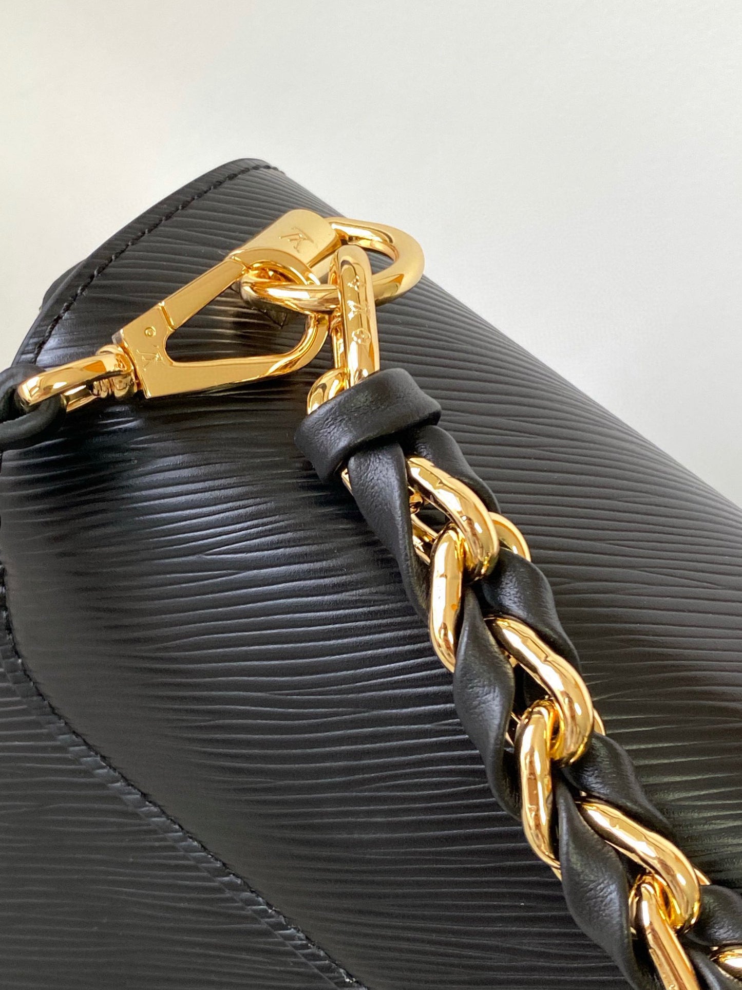 Louis Vuitton Twist MM Black Epi Leather Handbag with Gold Hardware