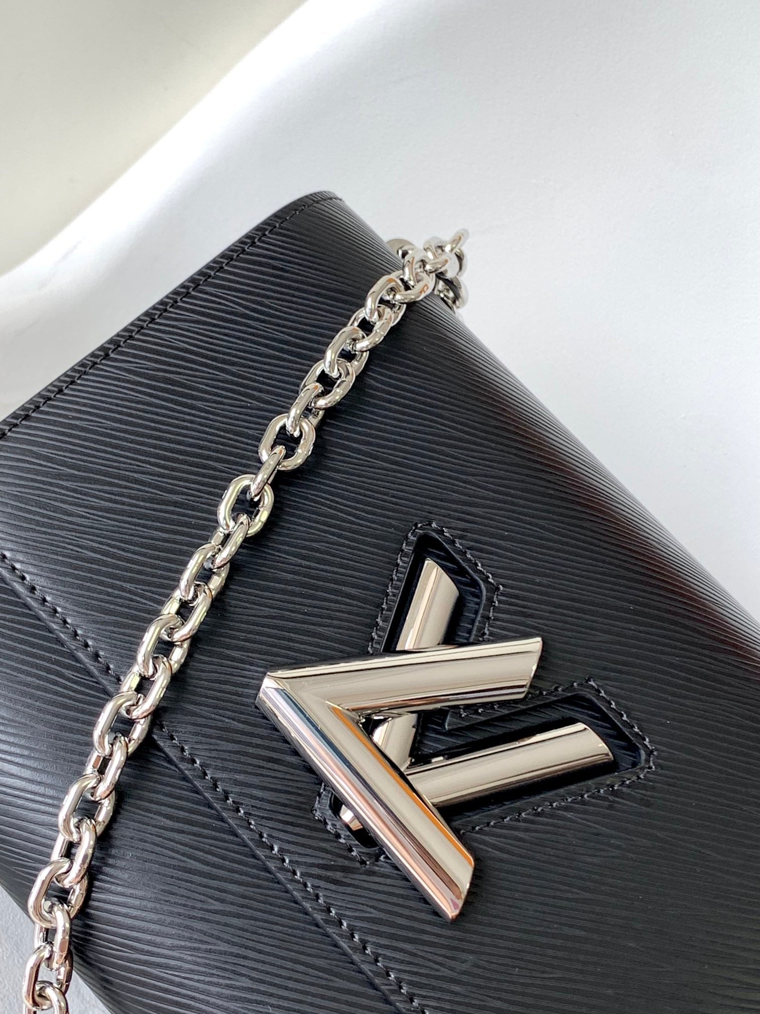 Louis Vuitton Twist MM Epi Leather Handbag - Noir with Silver Hardware