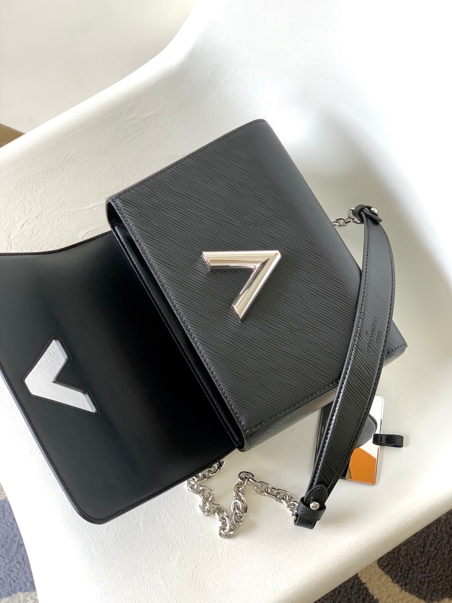 Louis Vuitton Twist MM Epi Leather Handbag - Noir with Silver Hardware