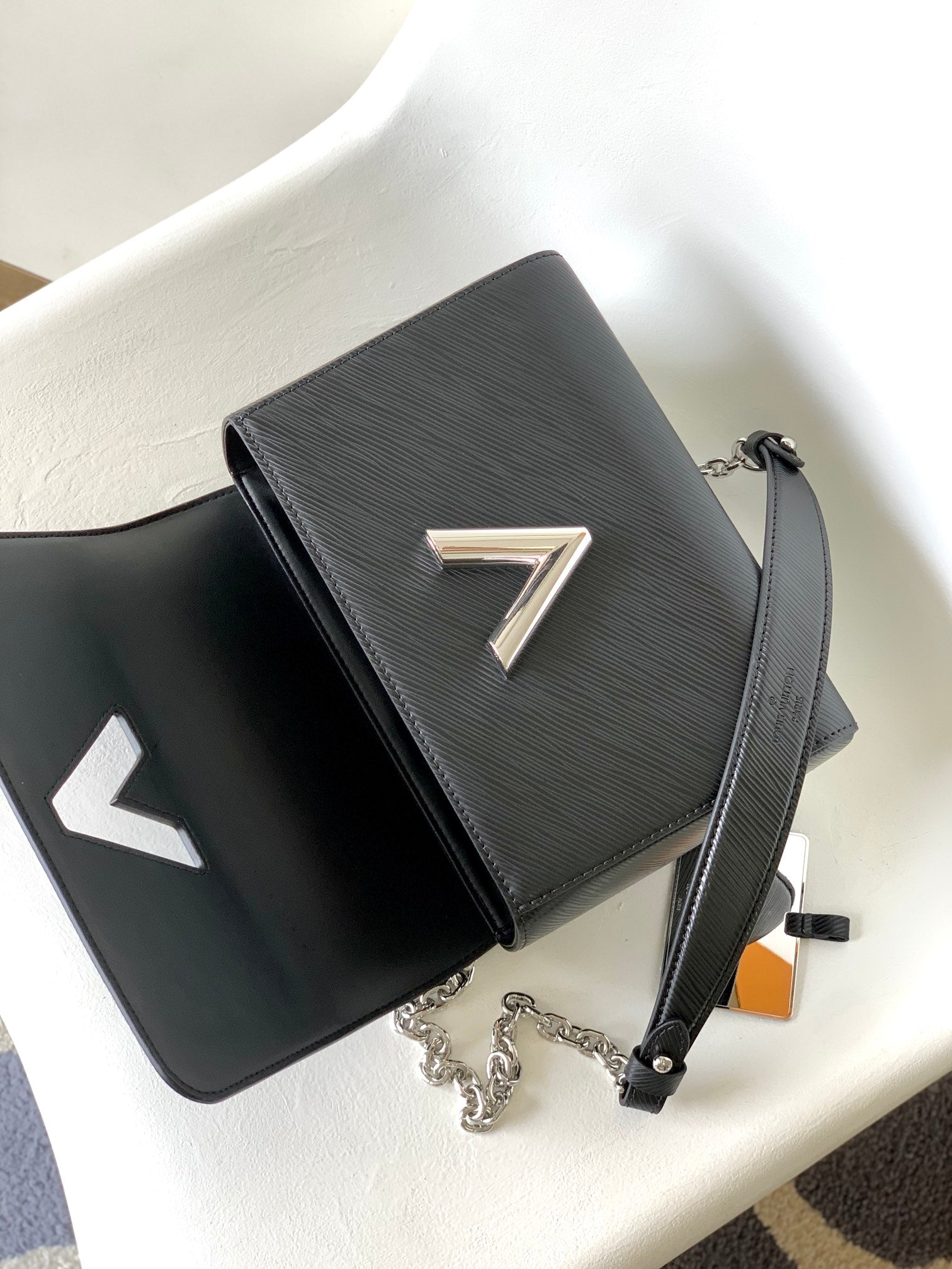 Louis Vuitton Twist MM Epi Leather Handbag - Noir with Silver Hardware
