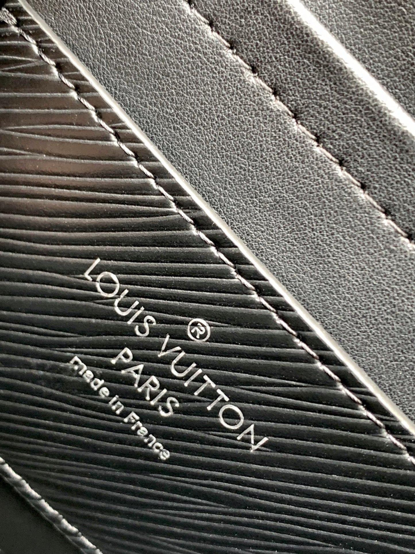 Louis Vuitton Twist MM Epi Leather Handbag - Noir with Silver Hardware