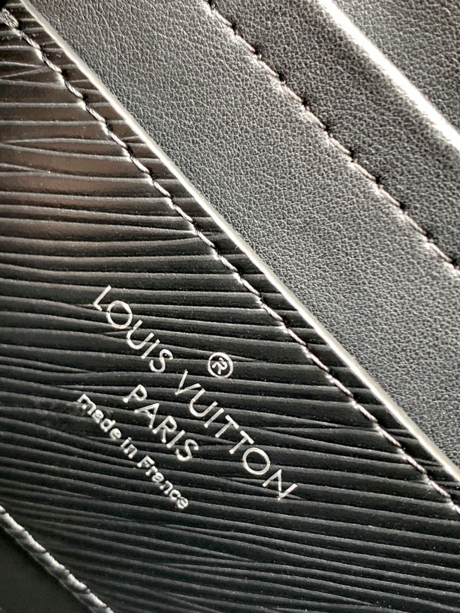 Louis Vuitton Twist MM Epi Leather Handbag - Noir with Silver Hardware