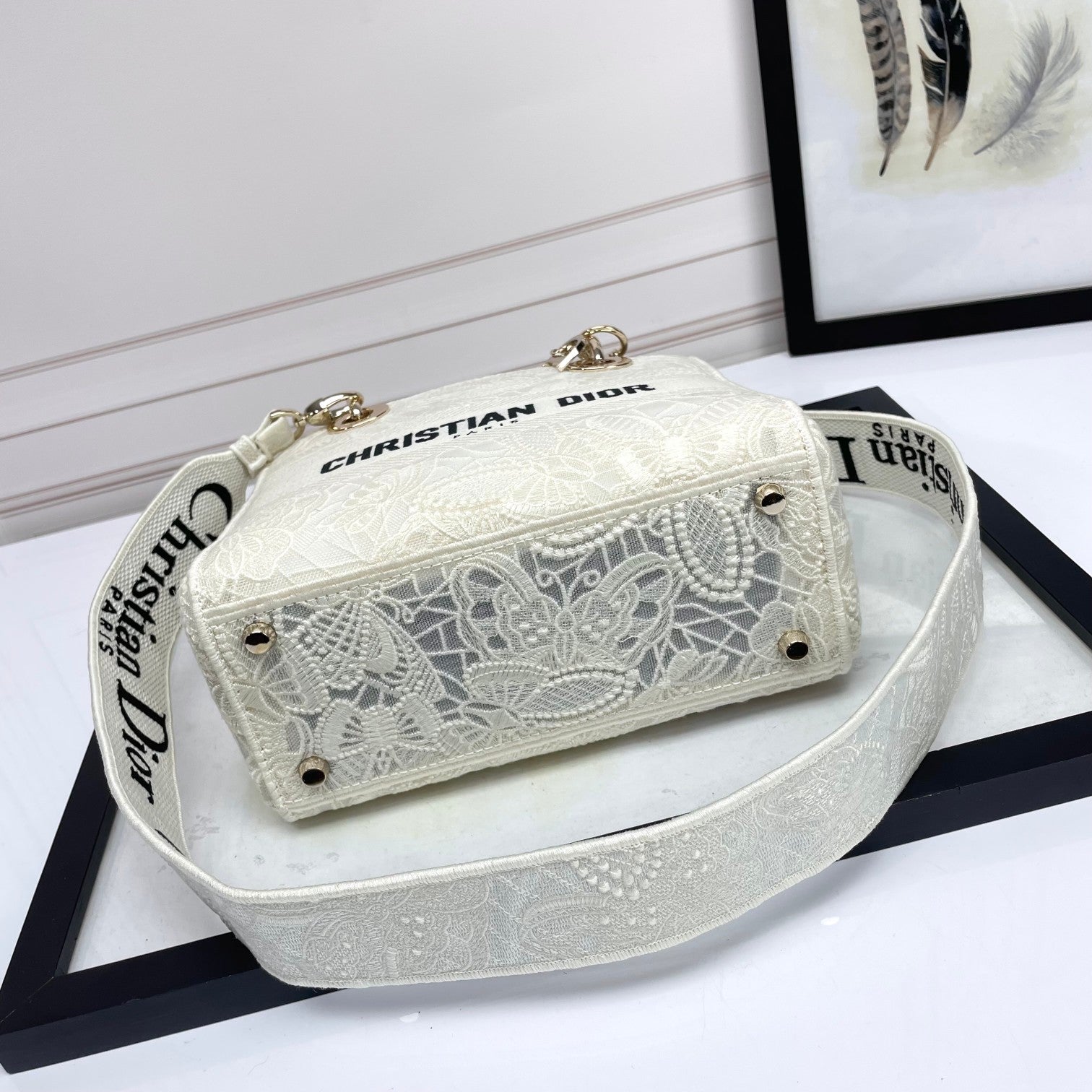 Christian Dior White Embroidered Medium Lady D-Lite Bag