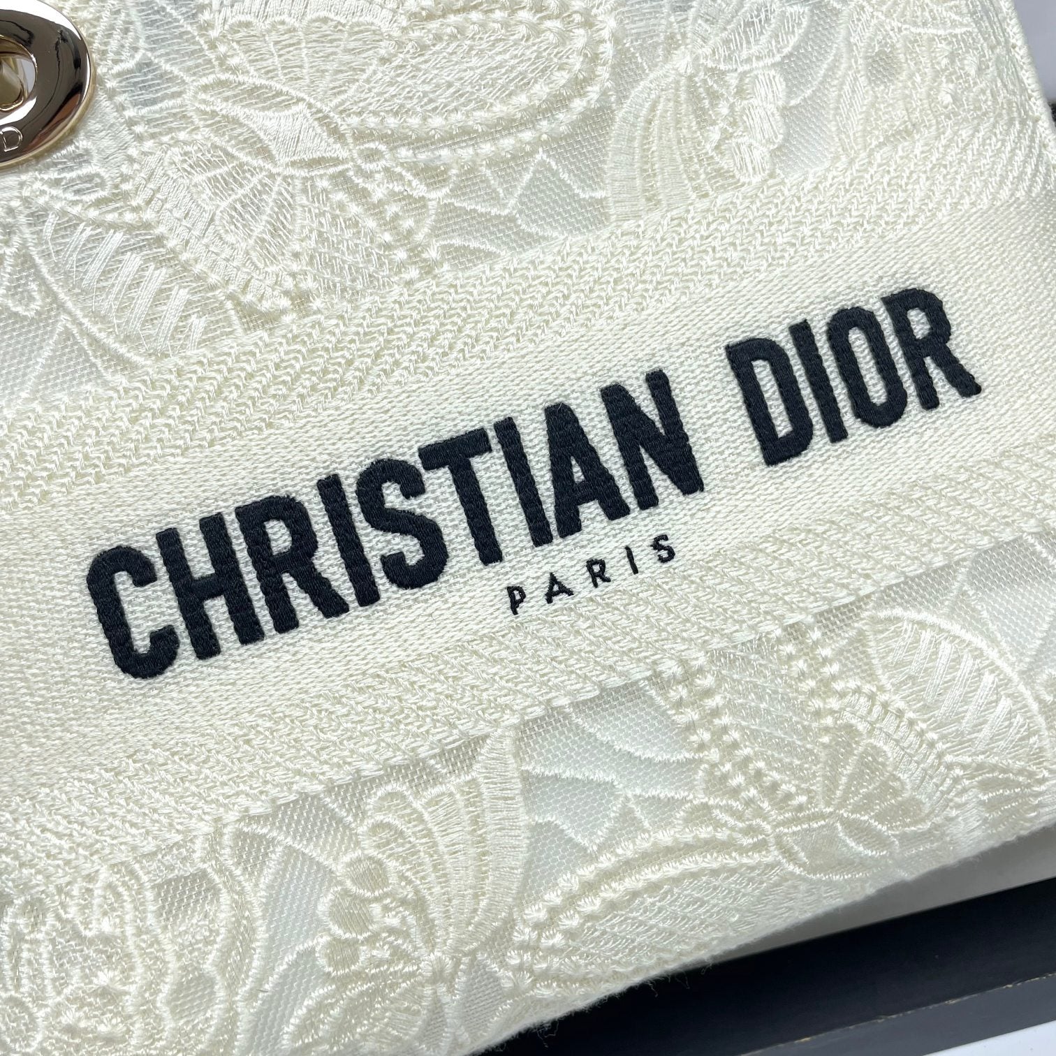Christian Dior White Embroidered Medium Lady D-Lite Bag