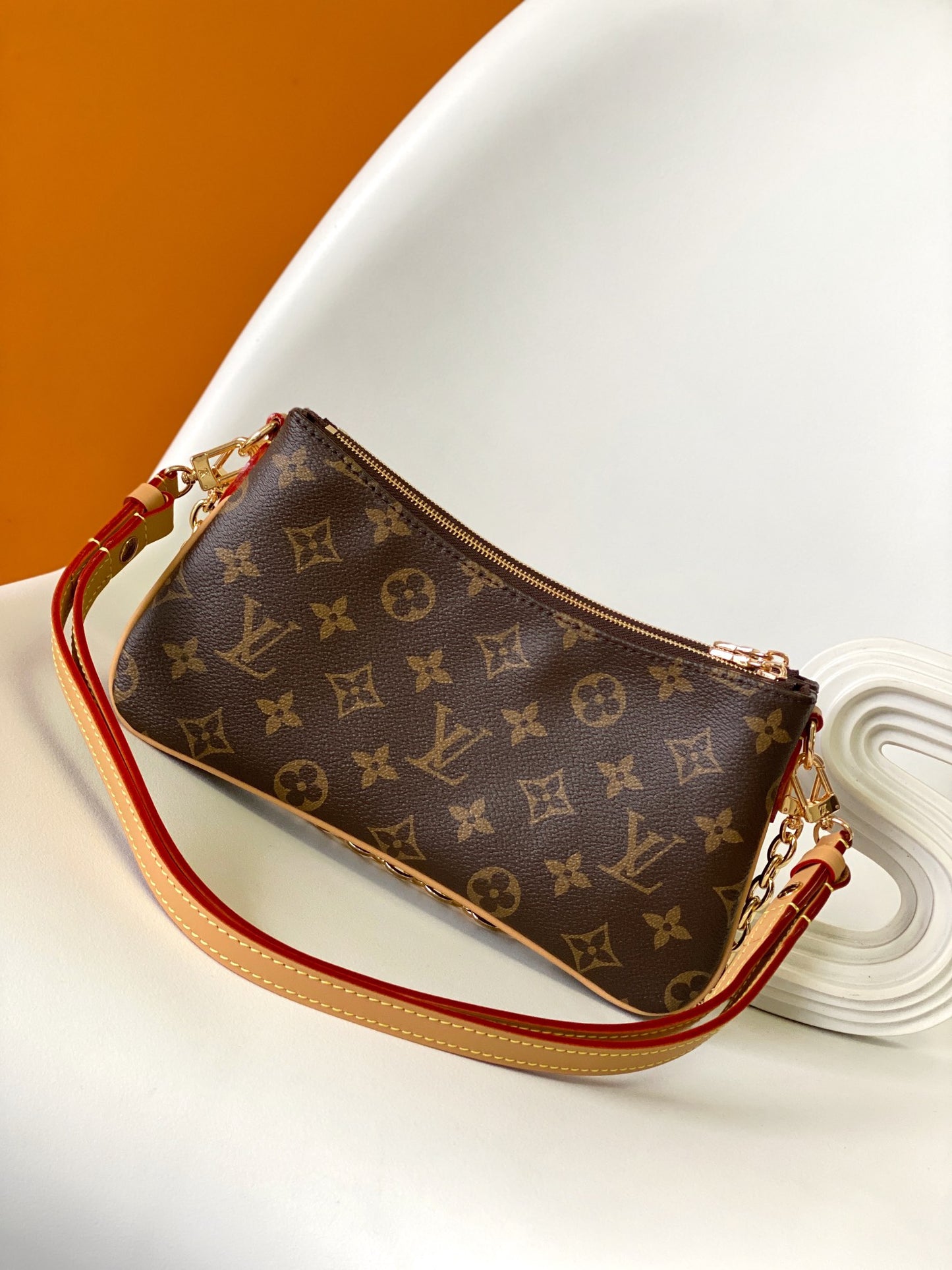 Louis Vuitton Favorite PM Monogram Canvas Crossbody Shoulder Bag