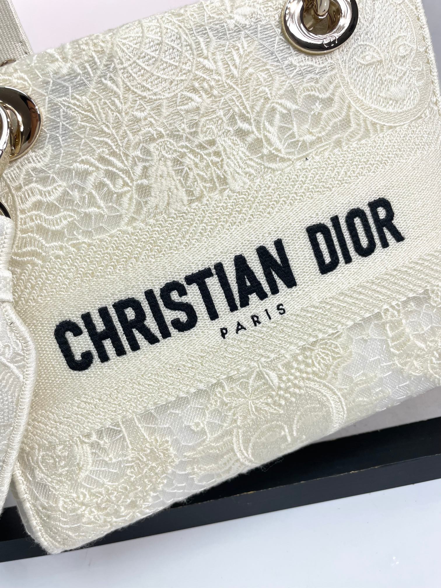 Christian Dior Lady D-Lite Handbag - White Embroidered Canvas