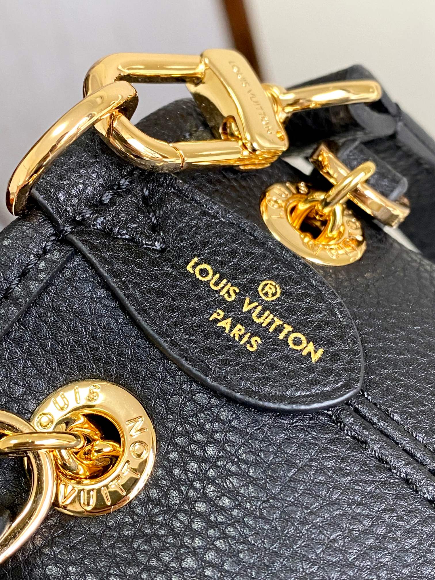 Louis Vuitton Monogram Empreinte Leather Hobo Bag - Black