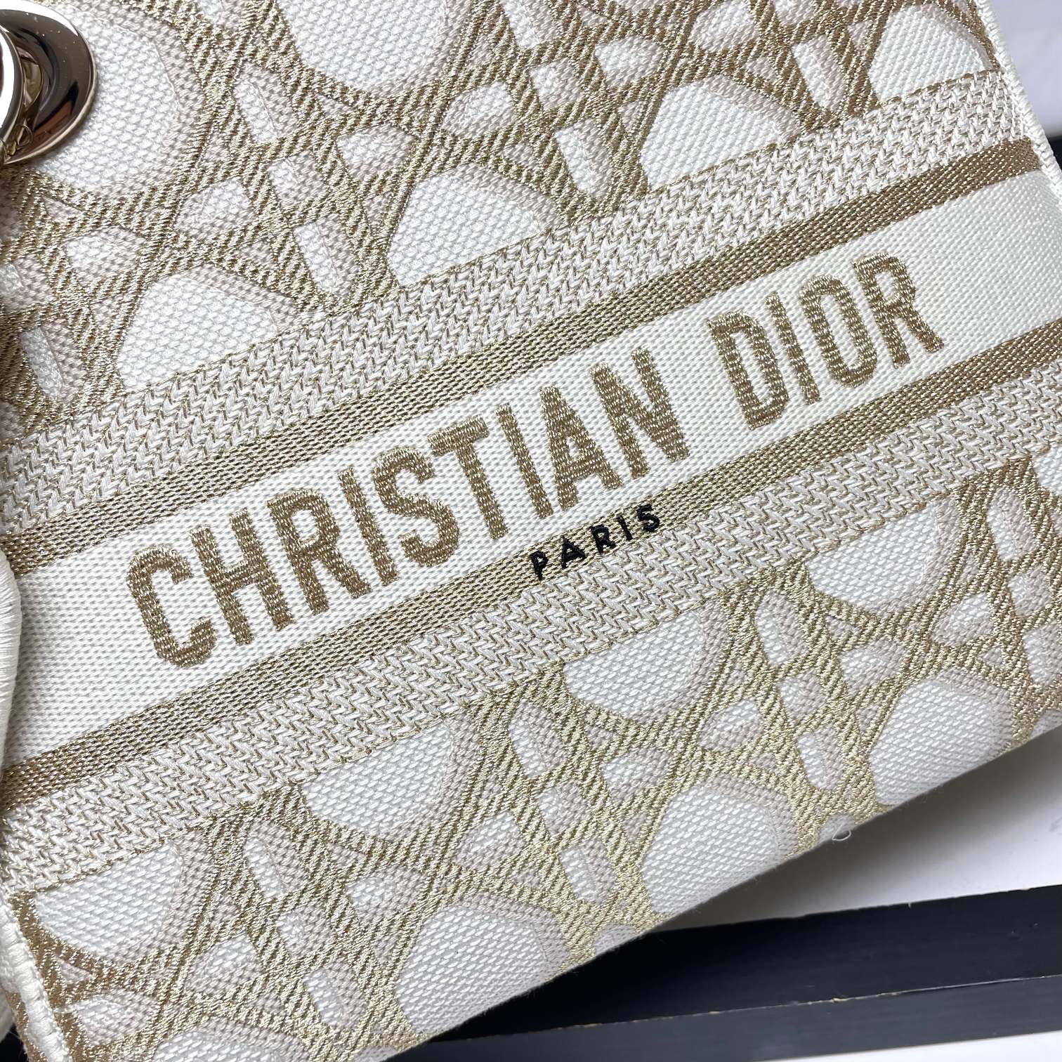 Christian Dior Medium Lady D-Lite Bag - Beige/White Embroidered Canvas