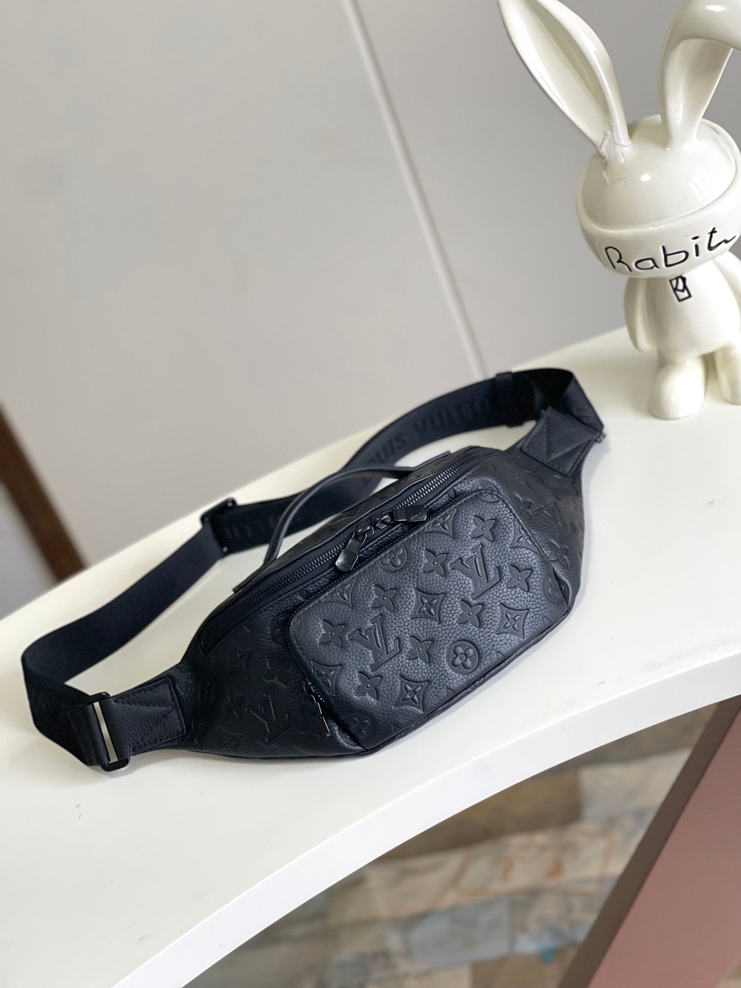 Louis Vuitton Discovery Bumbag PM Monogram Shadow Leather - Black